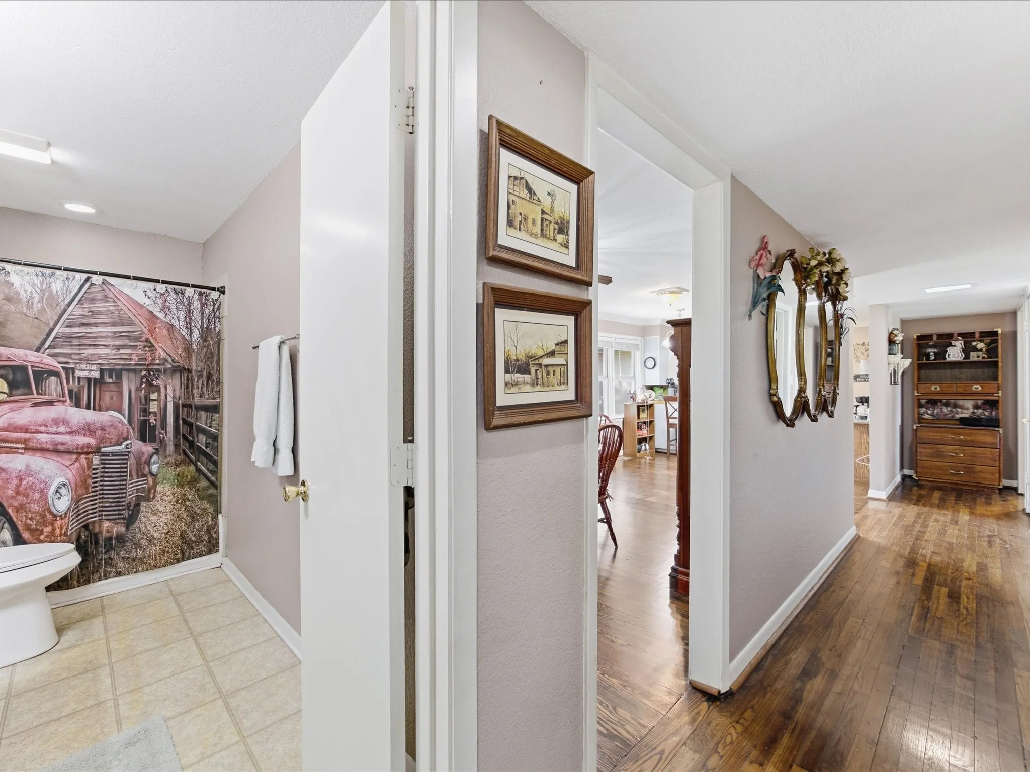 Single Family Residence For Sale in Ellis County , 301 Ovilla Road, Waxahachie, Texas 75167, 3 Bedroom, 2 Bathroom, Garage spaces, 2,536 Sqft, built in 1960, mls#21314545, Real Estate Agent in Waxahachie, Homes For Sale in Ellis county, Homes For Sale in Waxahachie, Realtor in Waxahachie Texas, Real Estate Brokerage Independent Realty Texas, Luminita Cordes Realtor
