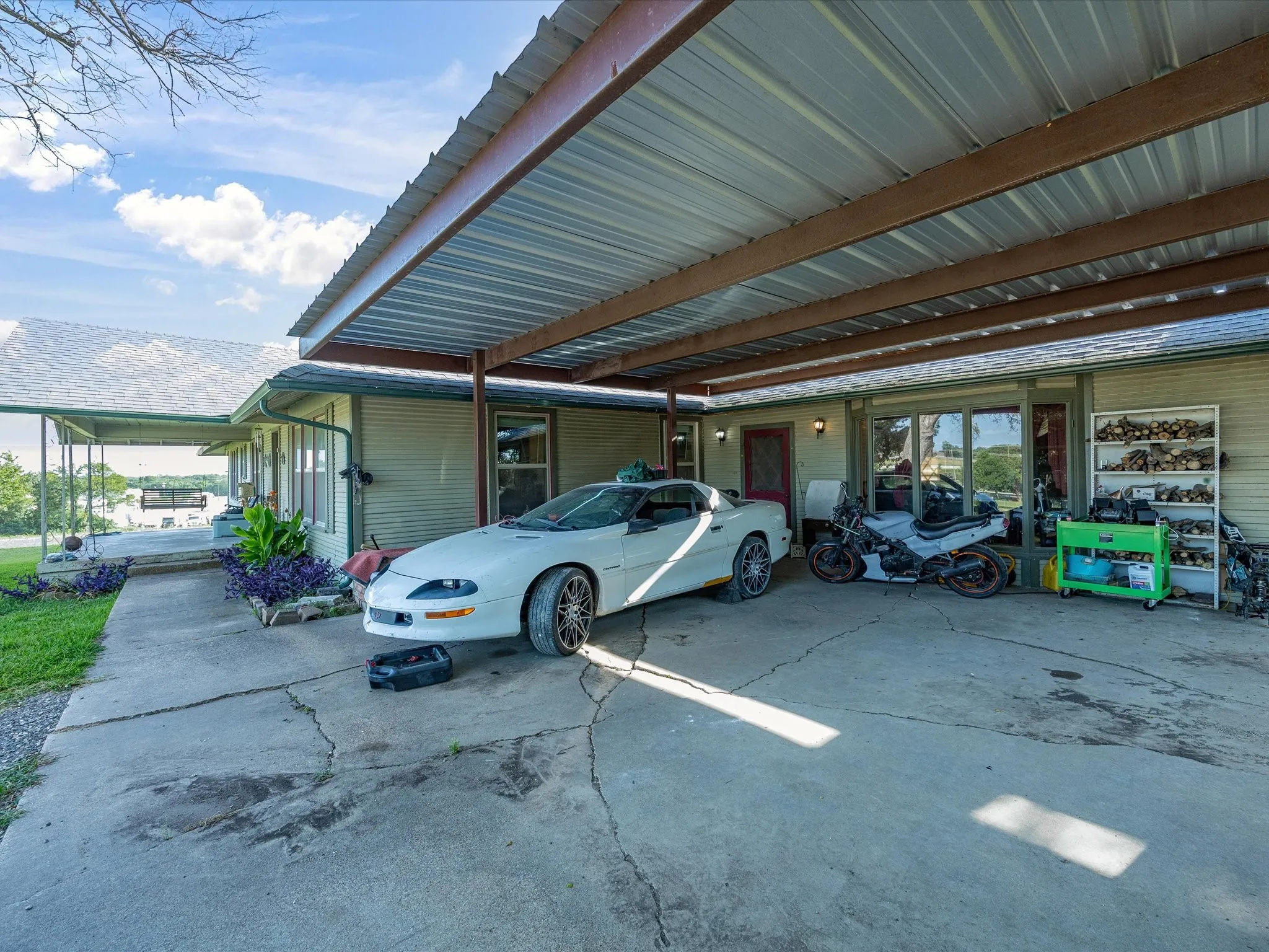 Single Family Residence For Sale in Ellis County , 301 Ovilla Road, Waxahachie, Texas 75167, 3 Bedroom, 2 Bathroom, Garage spaces, 2,536 Sqft, built in 1960, mls#21314545, Real Estate Agent in Waxahachie, Homes For Sale in Ellis county, Homes For Sale in Waxahachie, Realtor in Waxahachie Texas, Real Estate Brokerage Independent Realty Texas, Luminita Cordes Realtor
