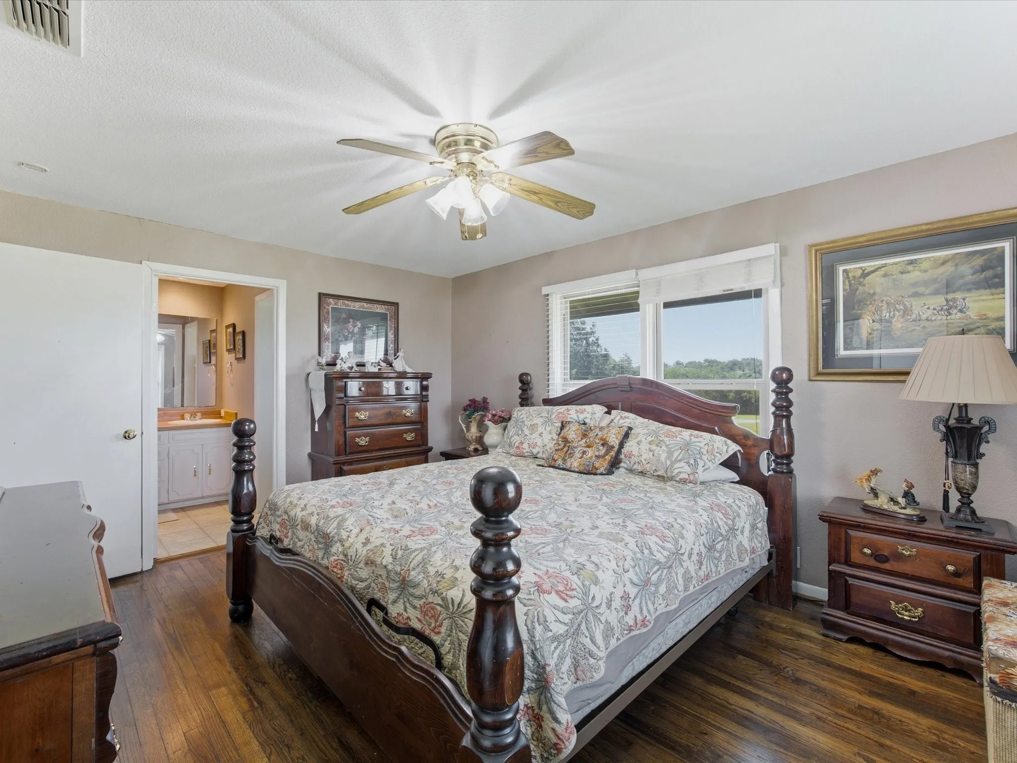 Single Family Residence For Sale in Ellis County , 301 Ovilla Road, Waxahachie, Texas 75167, 3 Bedroom, 2 Bathroom, Garage spaces, 2,536 Sqft, built in 1960, mls#21314545, Real Estate Agent in Waxahachie, Homes For Sale in Ellis county, Homes For Sale in Waxahachie, Realtor in Waxahachie Texas, Real Estate Brokerage Independent Realty Texas, Luminita Cordes Realtor