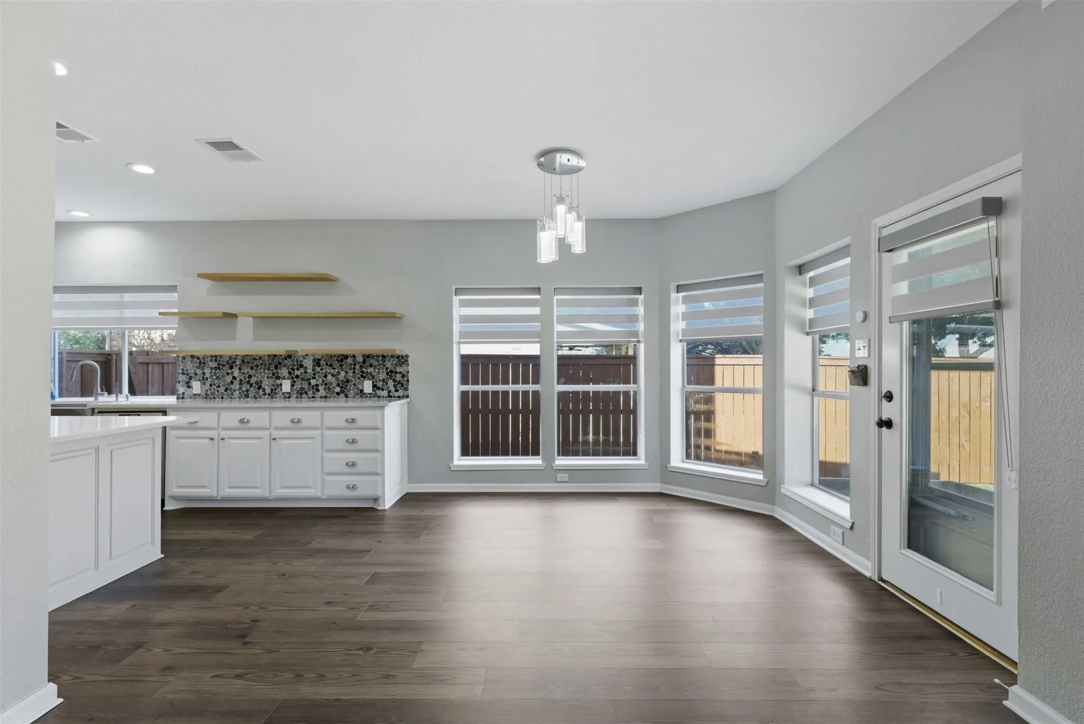 Single Family Residence For Sale in Denton County , 3601 Sandhurst Drive, Flower Mound, Texas 75022, 5 Bedroom, 4 Bathroom, 2 Garage spaces, 3,673 Sqft, built in 1995, mls#21313607, Real Estate Agent in Flower Mound, Homes For Sale in Denton county, Homes For Sale in Flower Mound, Realtor in Flower Mound Texas, Real Estate Brokerage Independent Realty Texas, Luminita Cordes Realtor
