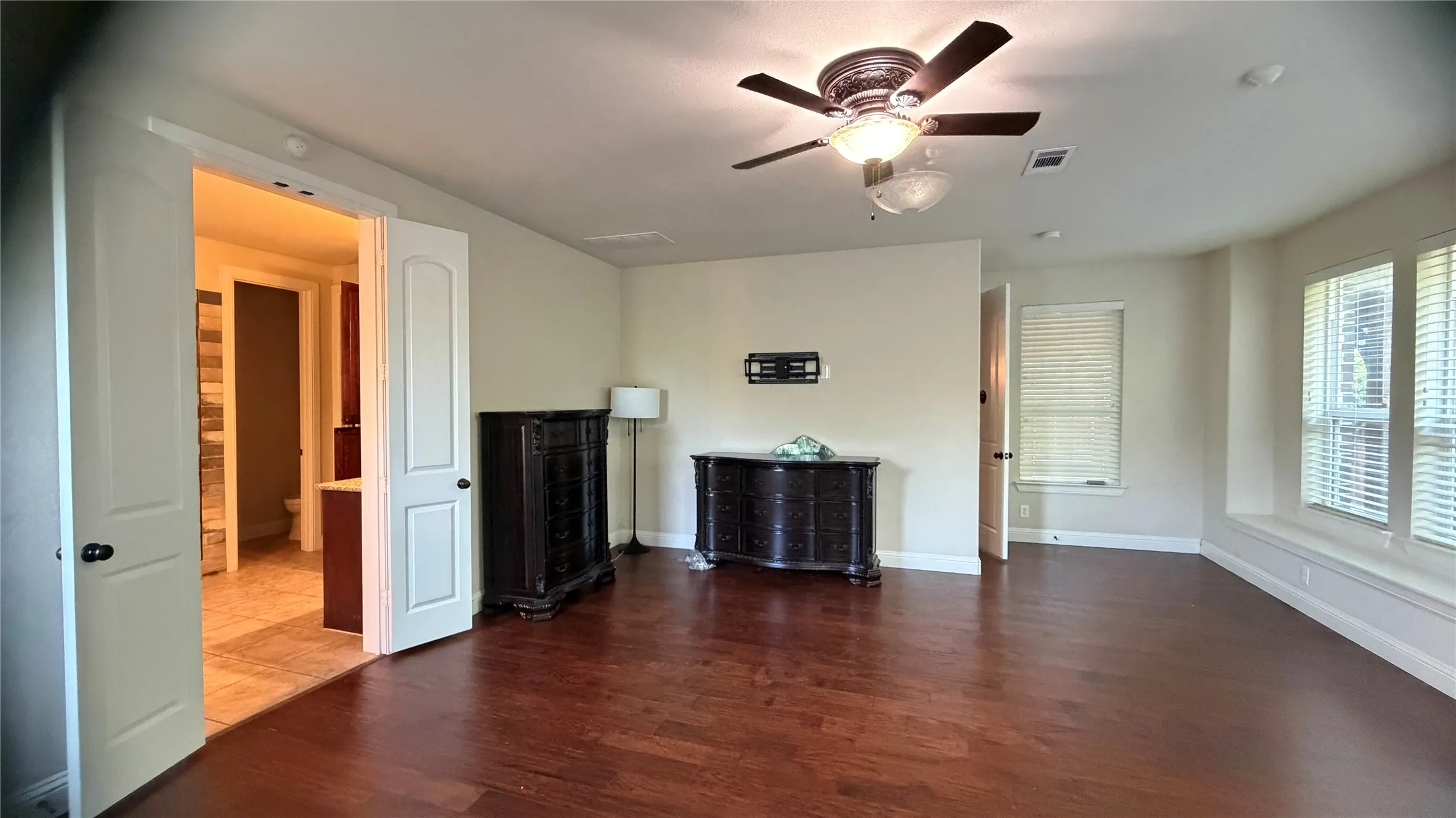 Single Family Residence For Rent in Tarrant County , 6728 S Fork Drive, North Richland Hills, Texas 76182, 6 Bedrooms, 5 Bathrooms, 3 Garage spaces, 4,593 Sqft, built in 2012, Price $4,700, mls#21314611, Real Estate Agent in North Richland Hills, Homes For Rent in Tarrant county, Homes For Rent in North Richland Hills, Realtor in North Richland Hills Texas, Real Estate Brokerage Independent Realty Texas, Luminita Cordes Realtor