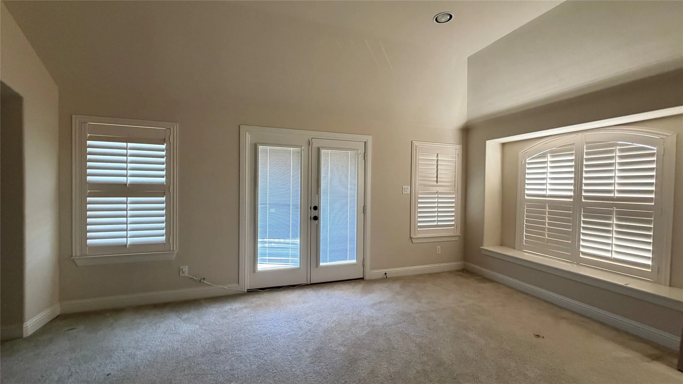 Single Family Residence For Rent in Tarrant County , 6728 S Fork Drive, North Richland Hills, Texas 76182, 6 Bedrooms, 5 Bathrooms, 3 Garage spaces, 4,593 Sqft, built in 2012, Price $4,700, mls#21314611, Real Estate Agent in North Richland Hills, Homes For Rent in Tarrant county, Homes For Rent in North Richland Hills, Realtor in North Richland Hills Texas, Real Estate Brokerage Independent Realty Texas, Luminita Cordes Realtor
