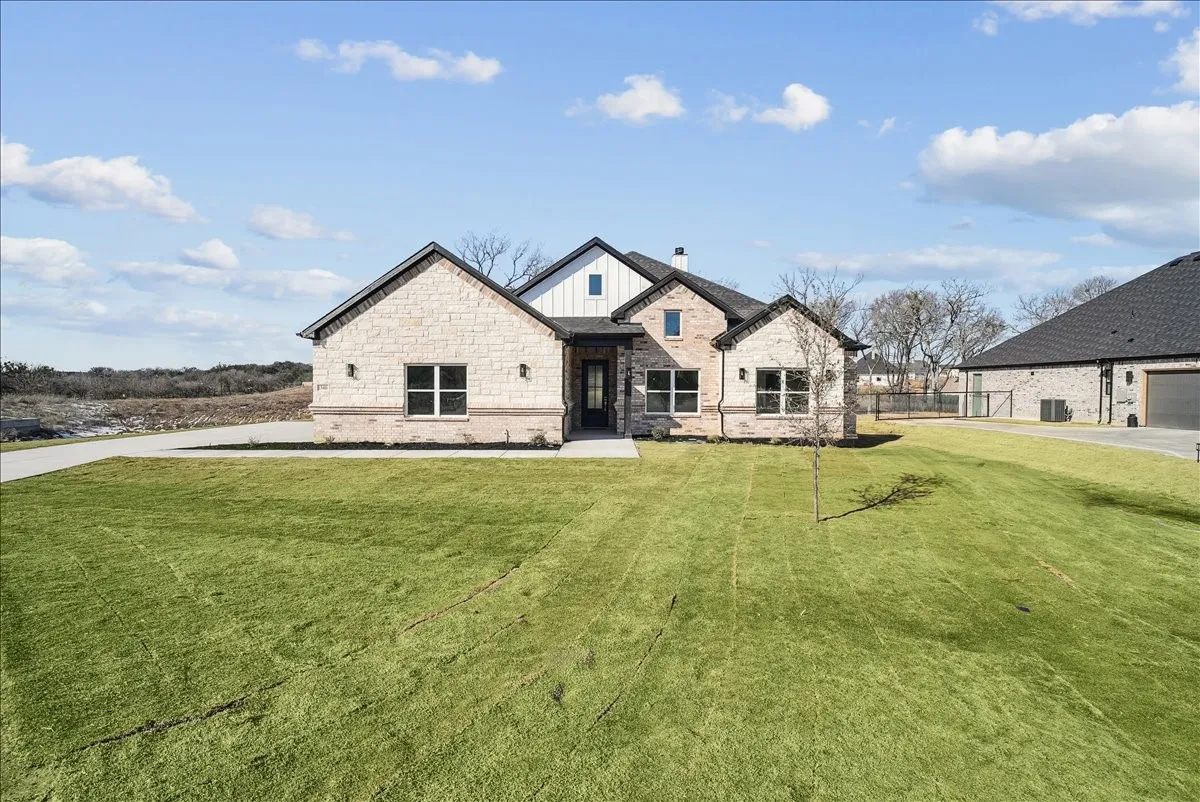 Single Family Residence For Sale in Parker County , 340 Slimp Bluff, Azle, Texas 76020, 4 Bedroom, 3 Bathroom, 2 Garage spaces, 2,368 Sqft, built in 2026, mls#21314131, Real Estate Agent in Azle, Homes For Sale in Parker county, Homes For Sale in Azle, Realtor in Azle Texas, Real Estate Brokerage Independent Realty Texas, Luminita Cordes Realtor