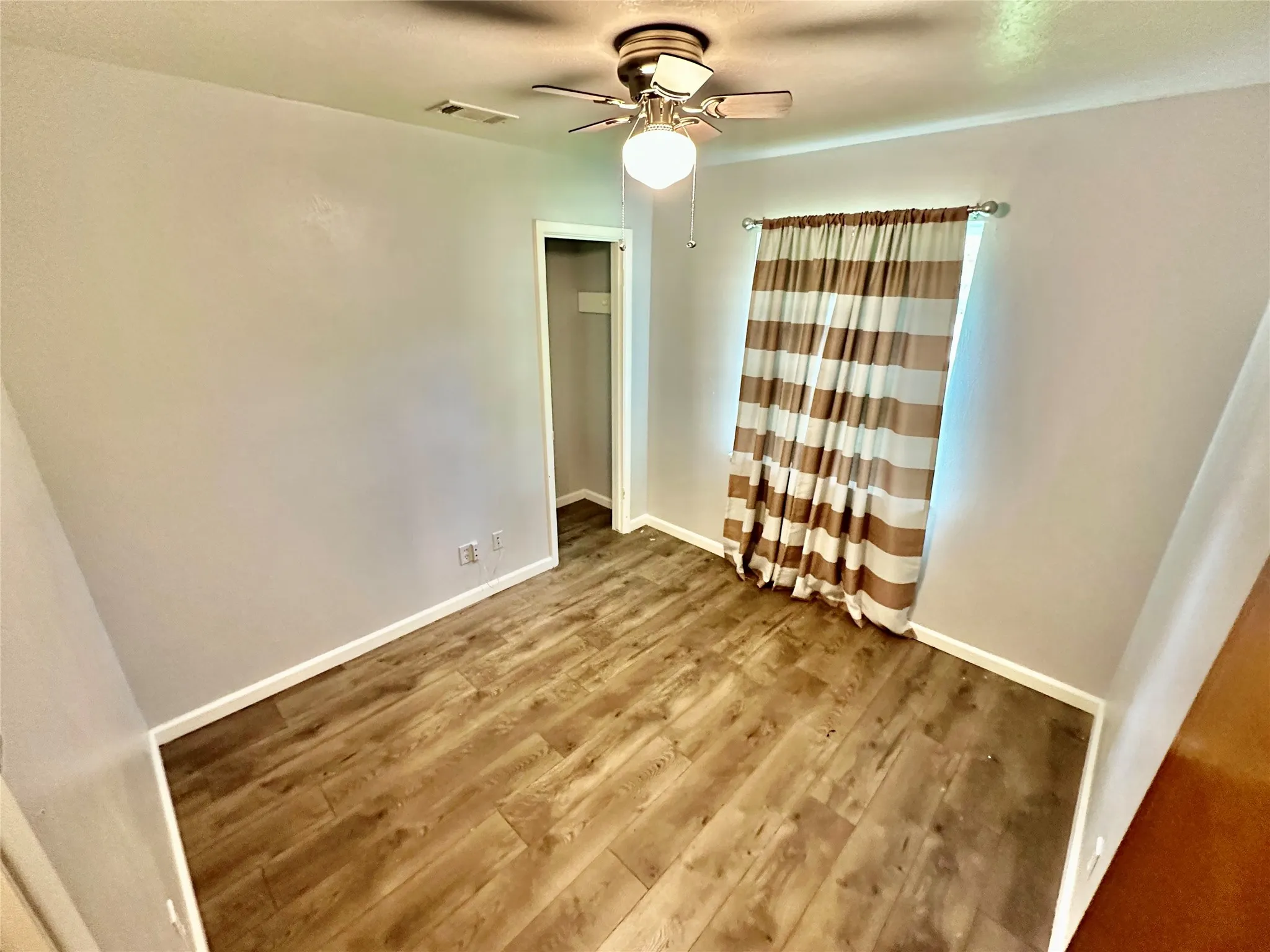 Single Family Residence For Sale in Dallas County , 1110 Barclay Drive, Mesquite, Texas 75149, 3 Bedroom, 2 Bathroom, 1 Garage spaces, 1,250 Sqft, built in 1965, mls#21311837, Real Estate Agent in Mesquite, Homes For Sale in Dallas county, Homes For Sale in Mesquite, Realtor in Mesquite Texas, Real Estate Brokerage Independent Realty Texas, Luminita Cordes Realtor