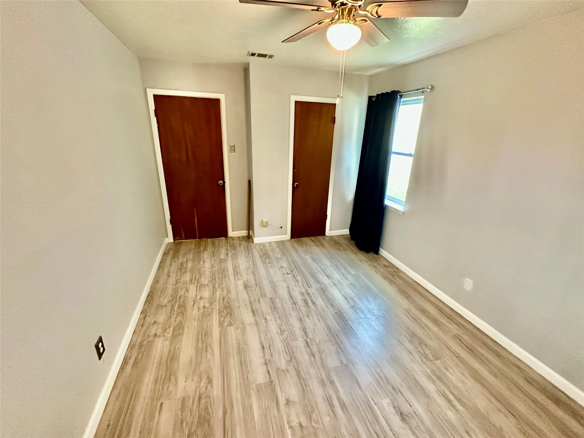Single Family Residence For Sale in Dallas County , 1110 Barclay Drive, Mesquite, Texas 75149, 3 Bedroom, 2 Bathroom, 1 Garage spaces, 1,250 Sqft, built in 1965, mls#21311837, Real Estate Agent in Mesquite, Homes For Sale in Dallas county, Homes For Sale in Mesquite, Realtor in Mesquite Texas, Real Estate Brokerage Independent Realty Texas, Luminita Cordes Realtor