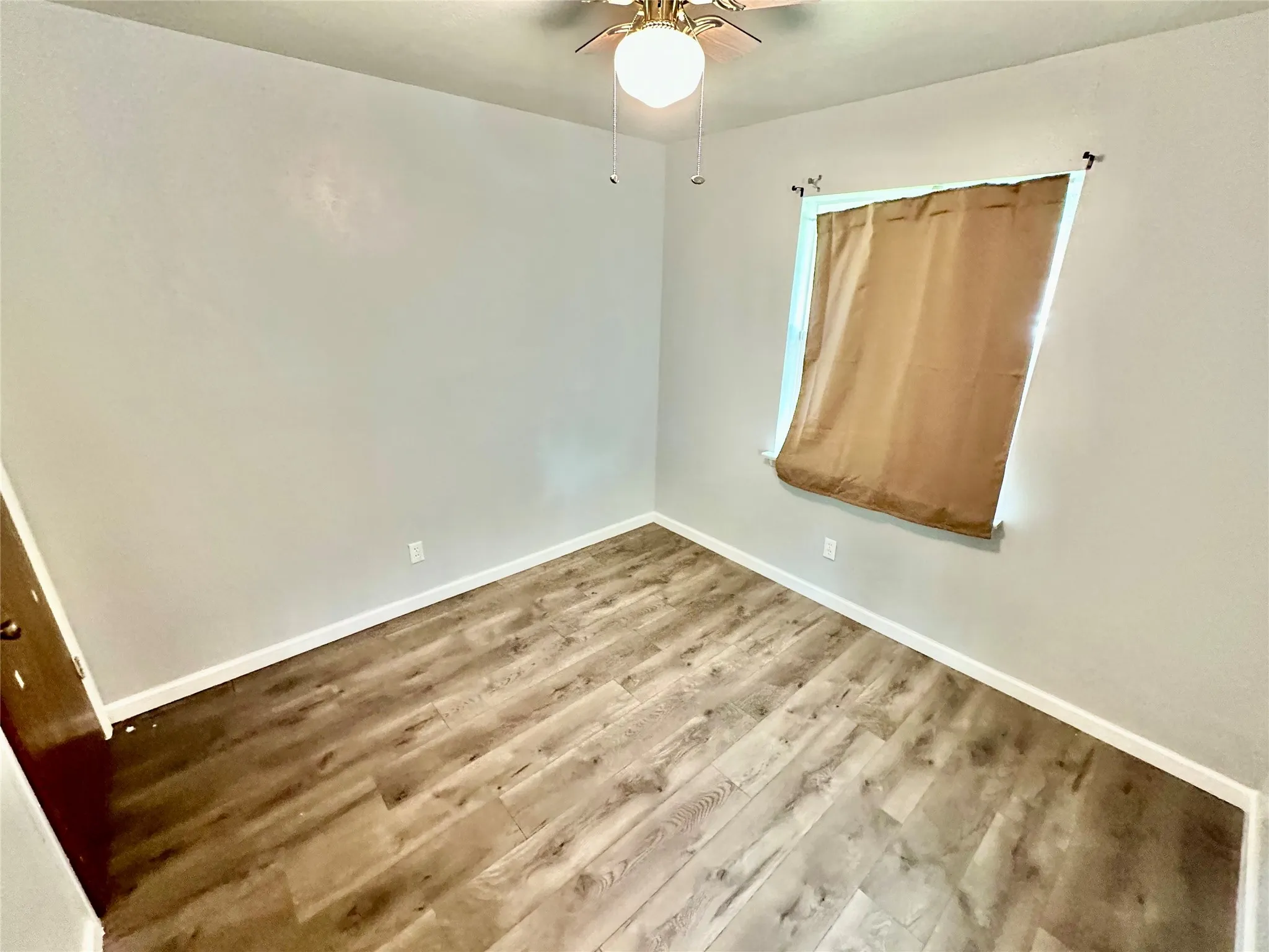 Single Family Residence For Sale in Dallas County , 1110 Barclay Drive, Mesquite, Texas 75149, 3 Bedroom, 2 Bathroom, 1 Garage spaces, 1,250 Sqft, built in 1965, mls#21311837, Real Estate Agent in Mesquite, Homes For Sale in Dallas county, Homes For Sale in Mesquite, Realtor in Mesquite Texas, Real Estate Brokerage Independent Realty Texas, Luminita Cordes Realtor