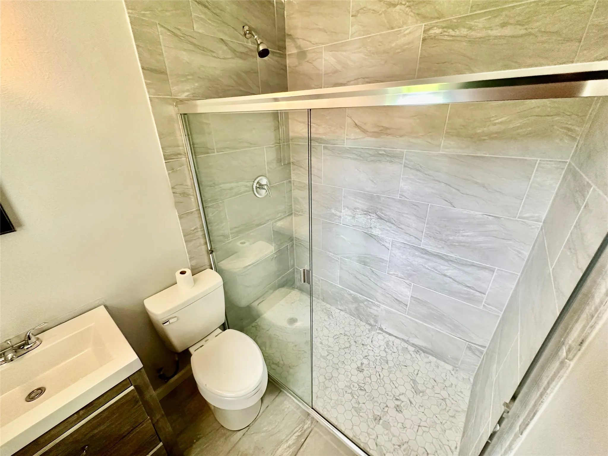 Single Family Residence For Sale in Dallas County , 1110 Barclay Drive, Mesquite, Texas 75149, 3 Bedroom, 2 Bathroom, 1 Garage spaces, 1,250 Sqft, built in 1965, mls#21311837, Real Estate Agent in Mesquite, Homes For Sale in Dallas county, Homes For Sale in Mesquite, Realtor in Mesquite Texas, Real Estate Brokerage Independent Realty Texas, Luminita Cordes Realtor