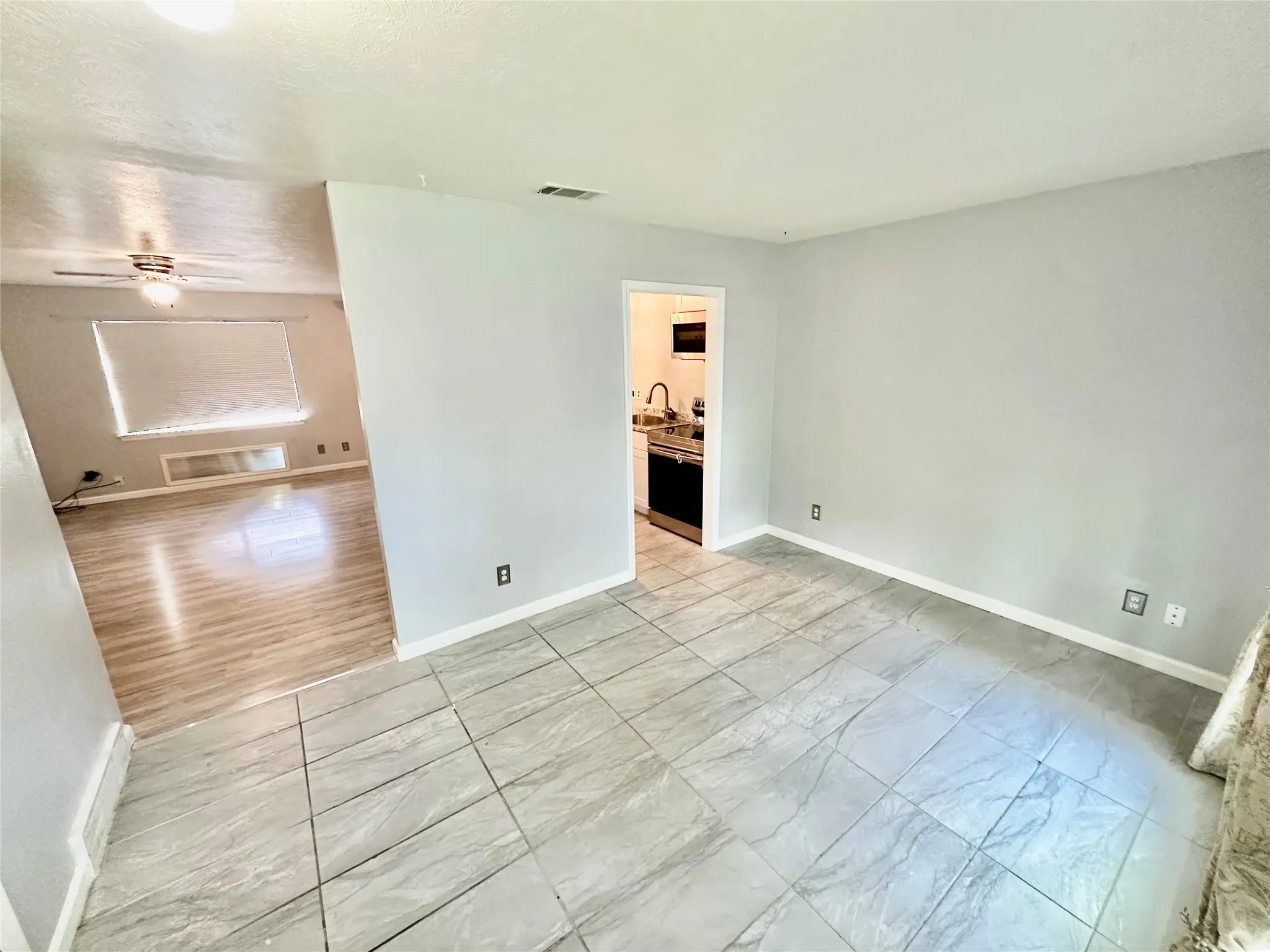 Single Family Residence For Sale in Dallas County , 1110 Barclay Drive, Mesquite, Texas 75149, 3 Bedroom, 2 Bathroom, 1 Garage spaces, 1,250 Sqft, built in 1965, mls#21311837, Real Estate Agent in Mesquite, Homes For Sale in Dallas county, Homes For Sale in Mesquite, Realtor in Mesquite Texas, Real Estate Brokerage Independent Realty Texas, Luminita Cordes Realtor