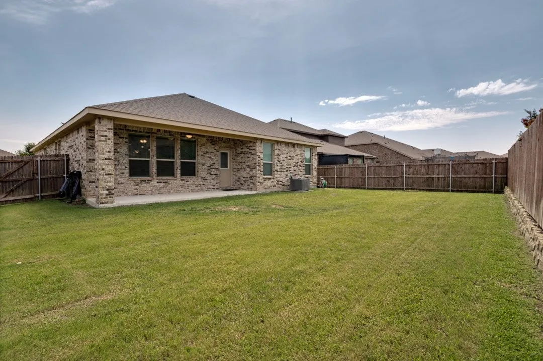 Single Family Residence For Sale in Ellis County , 2619 Sunburst Drive, Glenn Heights, Texas 75154, 3 Bedroom, 2 Bathroom, 2 Garage spaces, 2,145 Sqft, built in 2019, mls#21314357, Real Estate Agent in Glenn Heights, Homes For Sale in Ellis county, Homes For Sale in Glenn Heights, Realtor in Glenn Heights Texas, Real Estate Brokerage Independent Realty Texas, Luminita Cordes Realtor