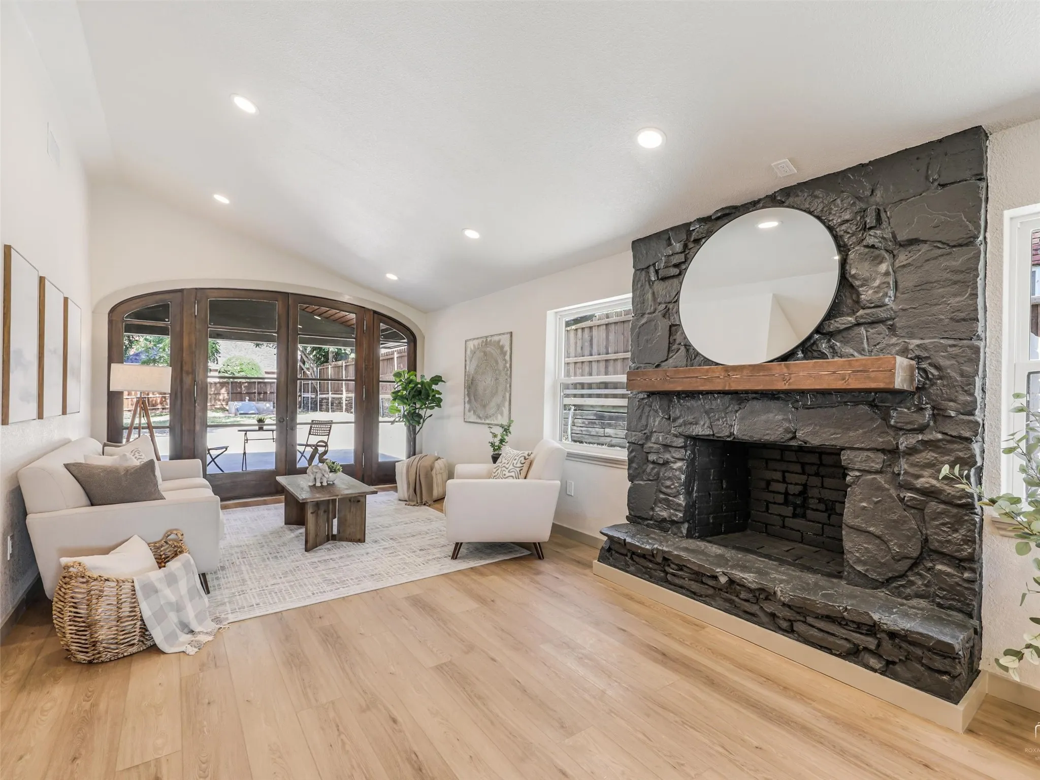 Single Family Residence For Sale in Collin County , 9800 N County, Frisco, Texas 75033, 3 Bedroom, 3 Bathroom, Garage spaces, 1,784 Sqft, built in 1976, mls#21313815, Real Estate Agent in Frisco, Homes For Sale in Collin county, Homes For Sale in Frisco, Realtor in Frisco Texas, Real Estate Brokerage Independent Realty Texas, Luminita Cordes Realtor