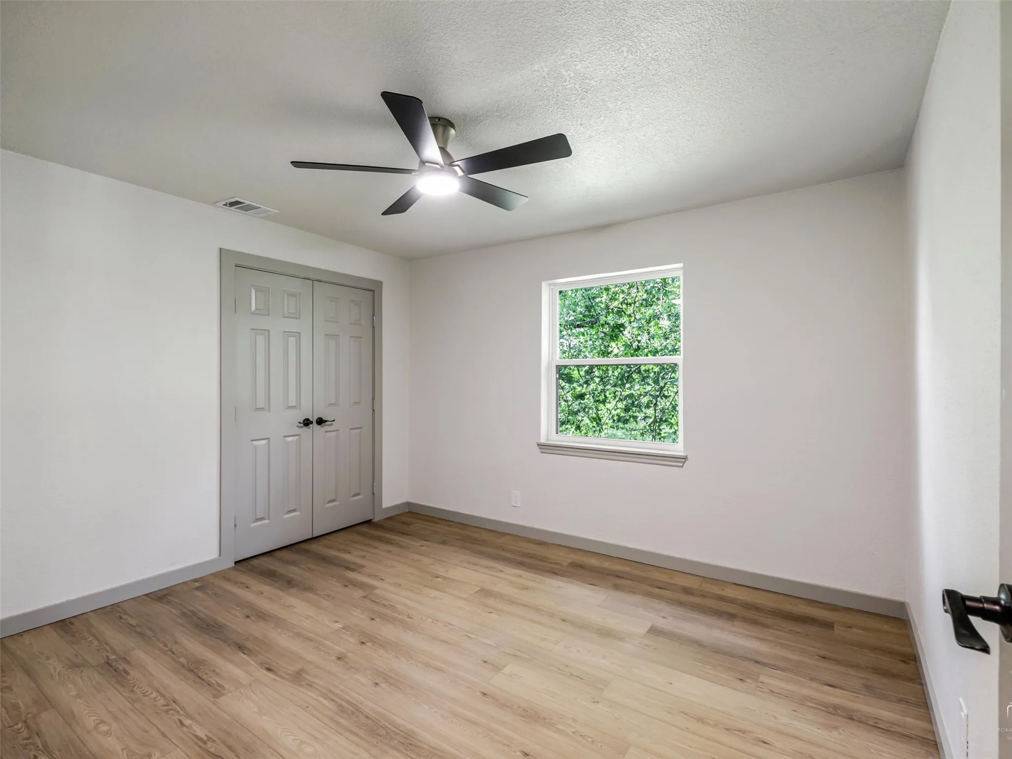 Single Family Residence For Sale in Collin County , 9800 N County, Frisco, Texas 75033, 3 Bedroom, 3 Bathroom, Garage spaces, 1,784 Sqft, built in 1976, mls#21313815, Real Estate Agent in Frisco, Homes For Sale in Collin county, Homes For Sale in Frisco, Realtor in Frisco Texas, Real Estate Brokerage Independent Realty Texas, Luminita Cordes Realtor