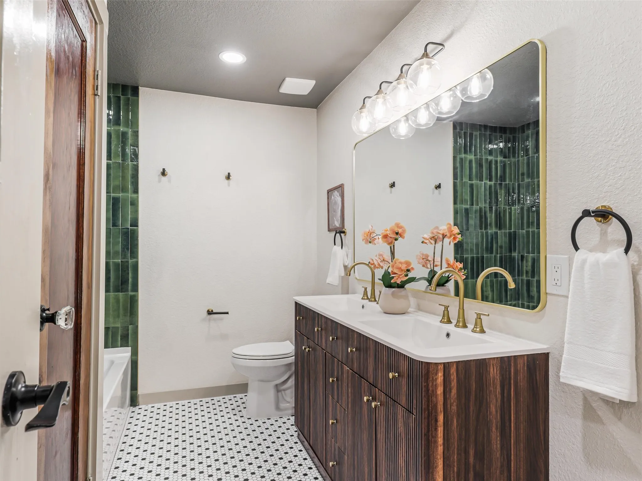 Single Family Residence For Sale in Collin County , 9800 N County, Frisco, Texas 75033, 3 Bedroom, 3 Bathroom, Garage spaces, 1,784 Sqft, built in 1976, mls#21313815, Real Estate Agent in Frisco, Homes For Sale in Collin county, Homes For Sale in Frisco, Realtor in Frisco Texas, Real Estate Brokerage Independent Realty Texas, Luminita Cordes Realtor