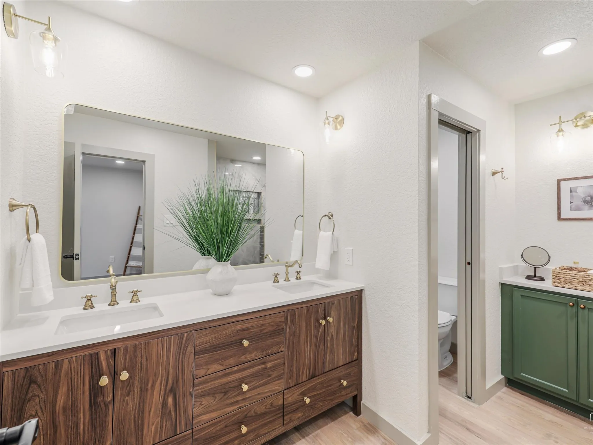 Single Family Residence For Sale in Collin County , 9800 N County, Frisco, Texas 75033, 3 Bedroom, 3 Bathroom, Garage spaces, 1,784 Sqft, built in 1976, mls#21313815, Real Estate Agent in Frisco, Homes For Sale in Collin county, Homes For Sale in Frisco, Realtor in Frisco Texas, Real Estate Brokerage Independent Realty Texas, Luminita Cordes Realtor