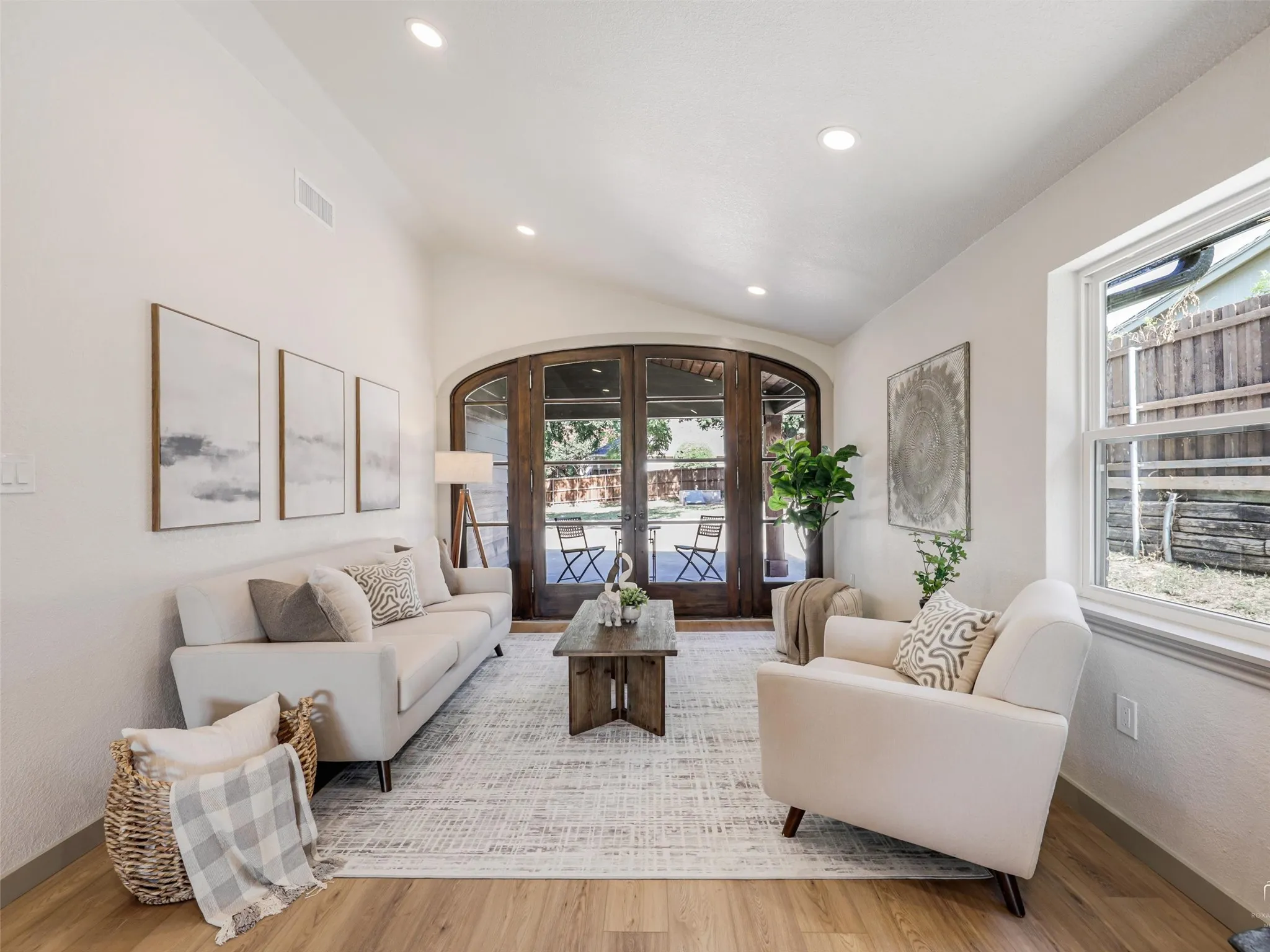 Single Family Residence For Sale in Collin County , 9800 N County, Frisco, Texas 75033, 3 Bedroom, 3 Bathroom, Garage spaces, 1,784 Sqft, built in 1976, mls#21313815, Real Estate Agent in Frisco, Homes For Sale in Collin county, Homes For Sale in Frisco, Realtor in Frisco Texas, Real Estate Brokerage Independent Realty Texas, Luminita Cordes Realtor