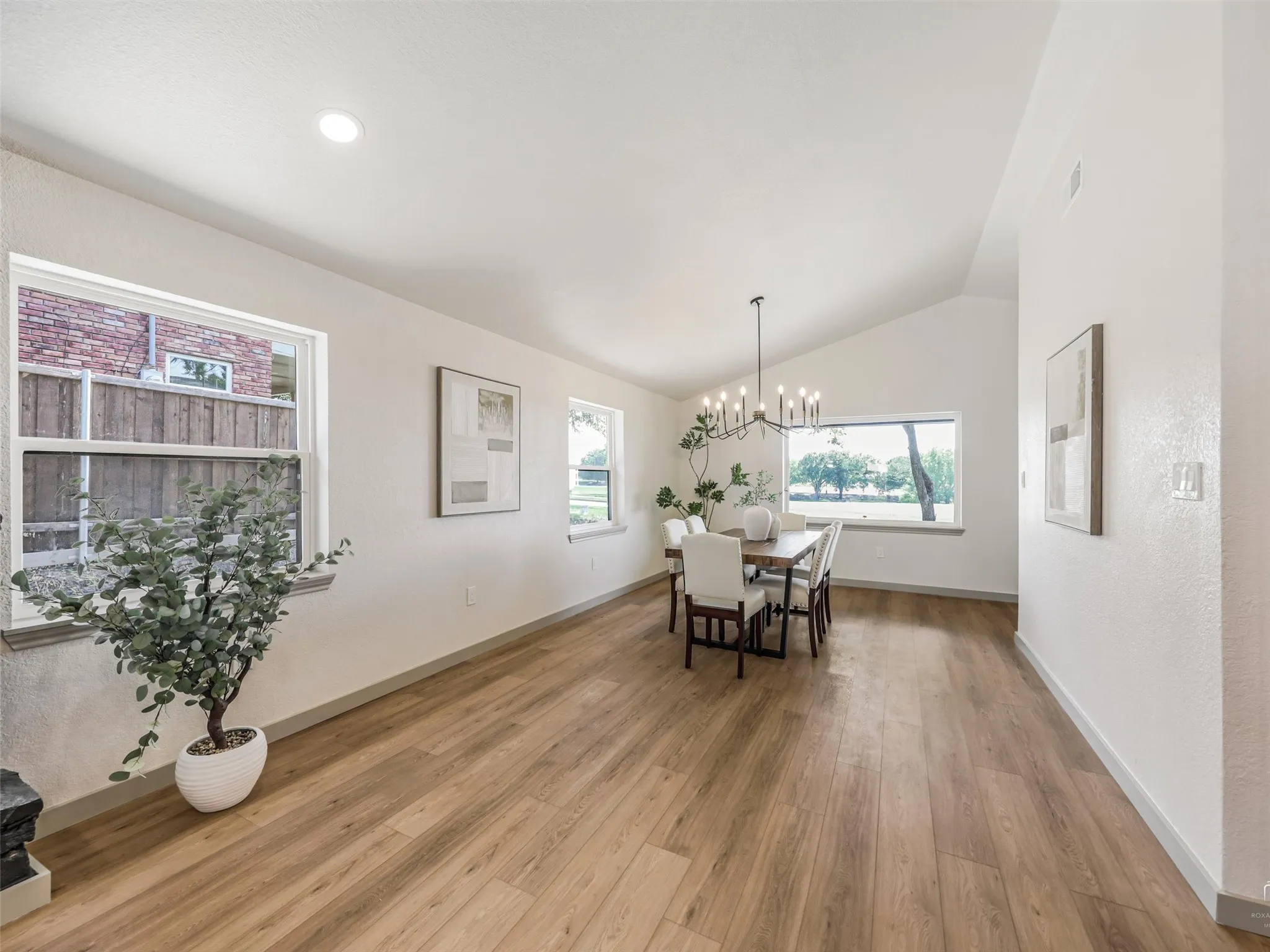 Single Family Residence For Sale in Collin County , 9800 N County, Frisco, Texas 75033, 3 Bedroom, 3 Bathroom, Garage spaces, 1,784 Sqft, built in 1976, mls#21313815, Real Estate Agent in Frisco, Homes For Sale in Collin county, Homes For Sale in Frisco, Realtor in Frisco Texas, Real Estate Brokerage Independent Realty Texas, Luminita Cordes Realtor