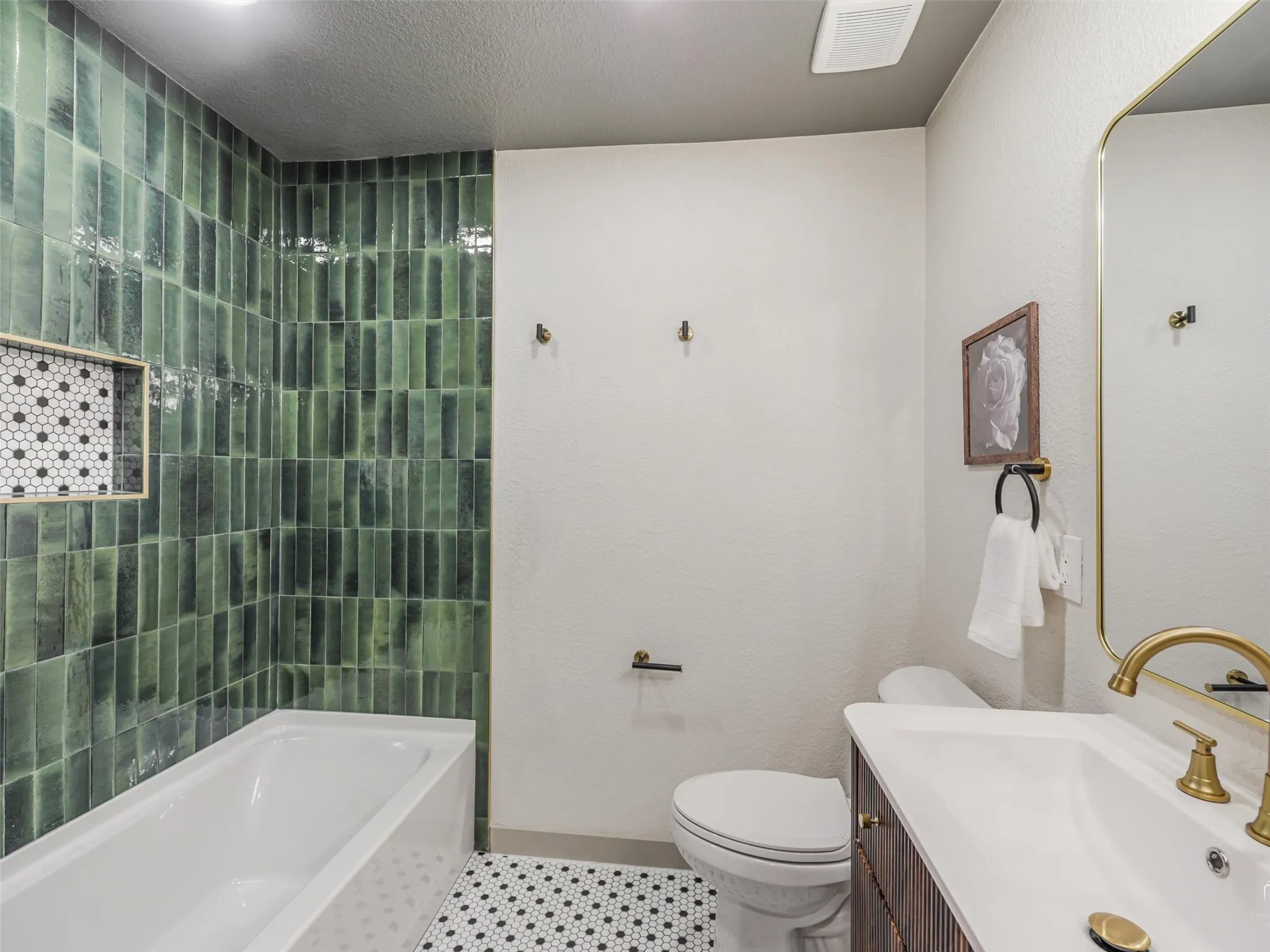 Single Family Residence For Sale in Collin County , 9800 N County, Frisco, Texas 75033, 3 Bedroom, 3 Bathroom, Garage spaces, 1,784 Sqft, built in 1976, mls#21313815, Real Estate Agent in Frisco, Homes For Sale in Collin county, Homes For Sale in Frisco, Realtor in Frisco Texas, Real Estate Brokerage Independent Realty Texas, Luminita Cordes Realtor