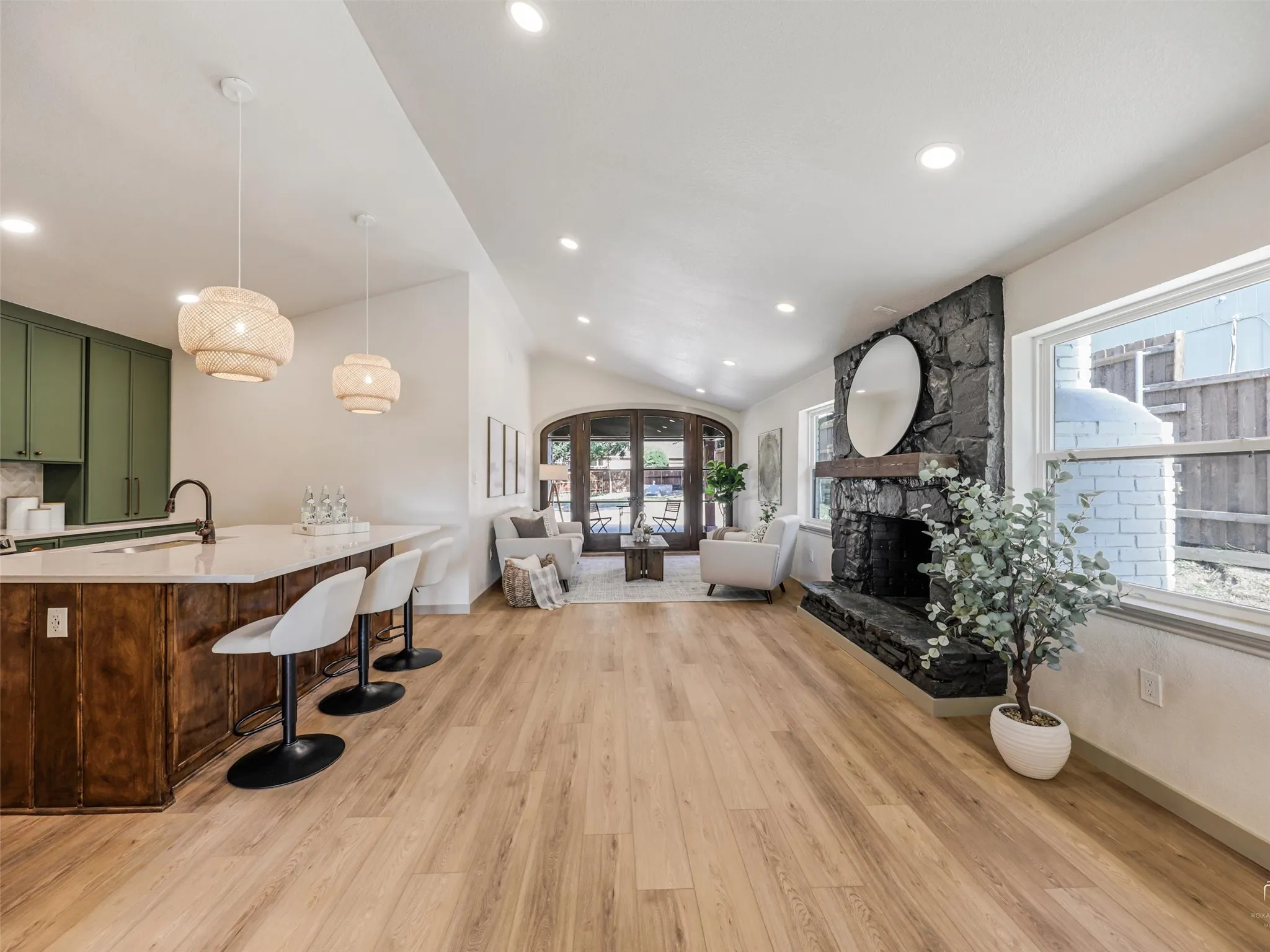 Single Family Residence For Sale in Collin County , 9800 N County, Frisco, Texas 75033, 3 Bedroom, 3 Bathroom, Garage spaces, 1,784 Sqft, built in 1976, mls#21313815, Real Estate Agent in Frisco, Homes For Sale in Collin county, Homes For Sale in Frisco, Realtor in Frisco Texas, Real Estate Brokerage Independent Realty Texas, Luminita Cordes Realtor