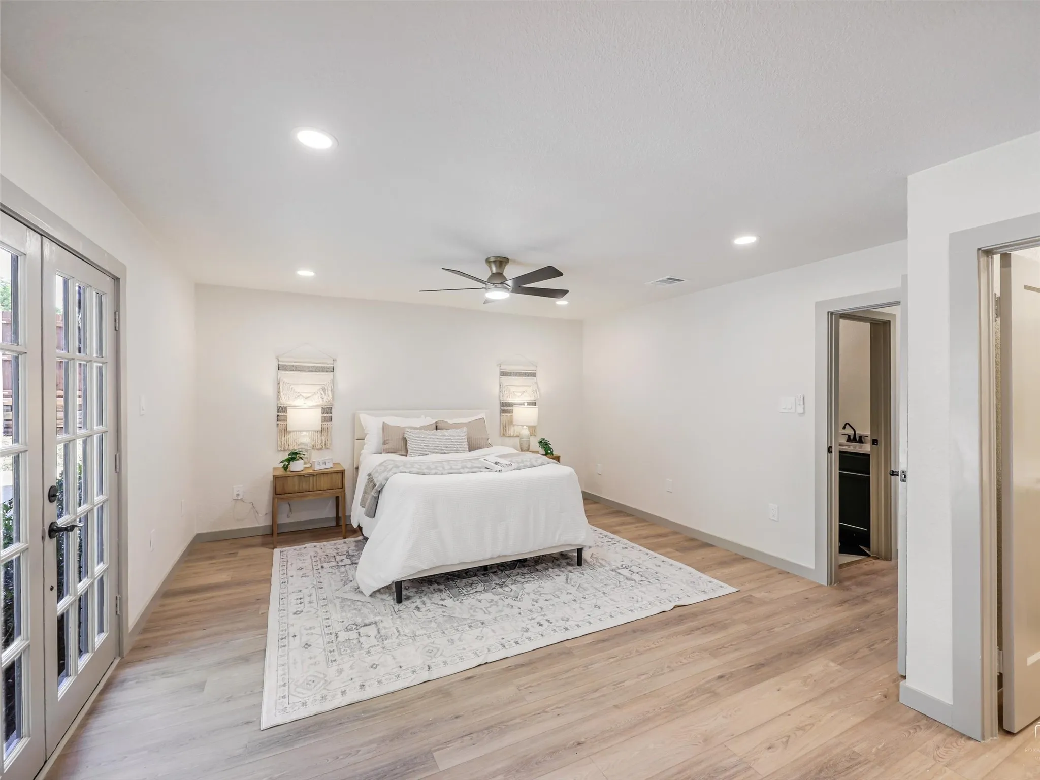 Single Family Residence For Sale in Collin County , 9800 N County, Frisco, Texas 75033, 3 Bedroom, 3 Bathroom, Garage spaces, 1,784 Sqft, built in 1976, mls#21313815, Real Estate Agent in Frisco, Homes For Sale in Collin county, Homes For Sale in Frisco, Realtor in Frisco Texas, Real Estate Brokerage Independent Realty Texas, Luminita Cordes Realtor