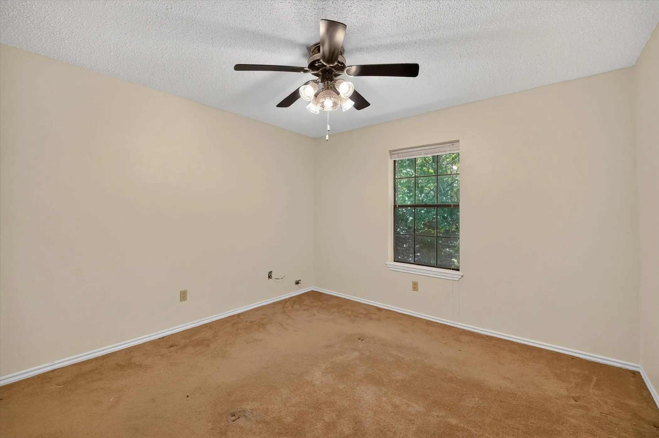 Single Family Residence For Sale in Collin County , 101 Primrose, New Hope, Texas 75071, 3 Bedroom, 2 Bathroom, 2 Garage spaces, 2,366 Sqft, built in 1978, mls#21314619, Real Estate Agent in New Hope, Homes For Sale in Collin county, Homes For Sale in New Hope, Realtor in New Hope Texas, Real Estate Brokerage Independent Realty Texas, Luminita Cordes Realtor
