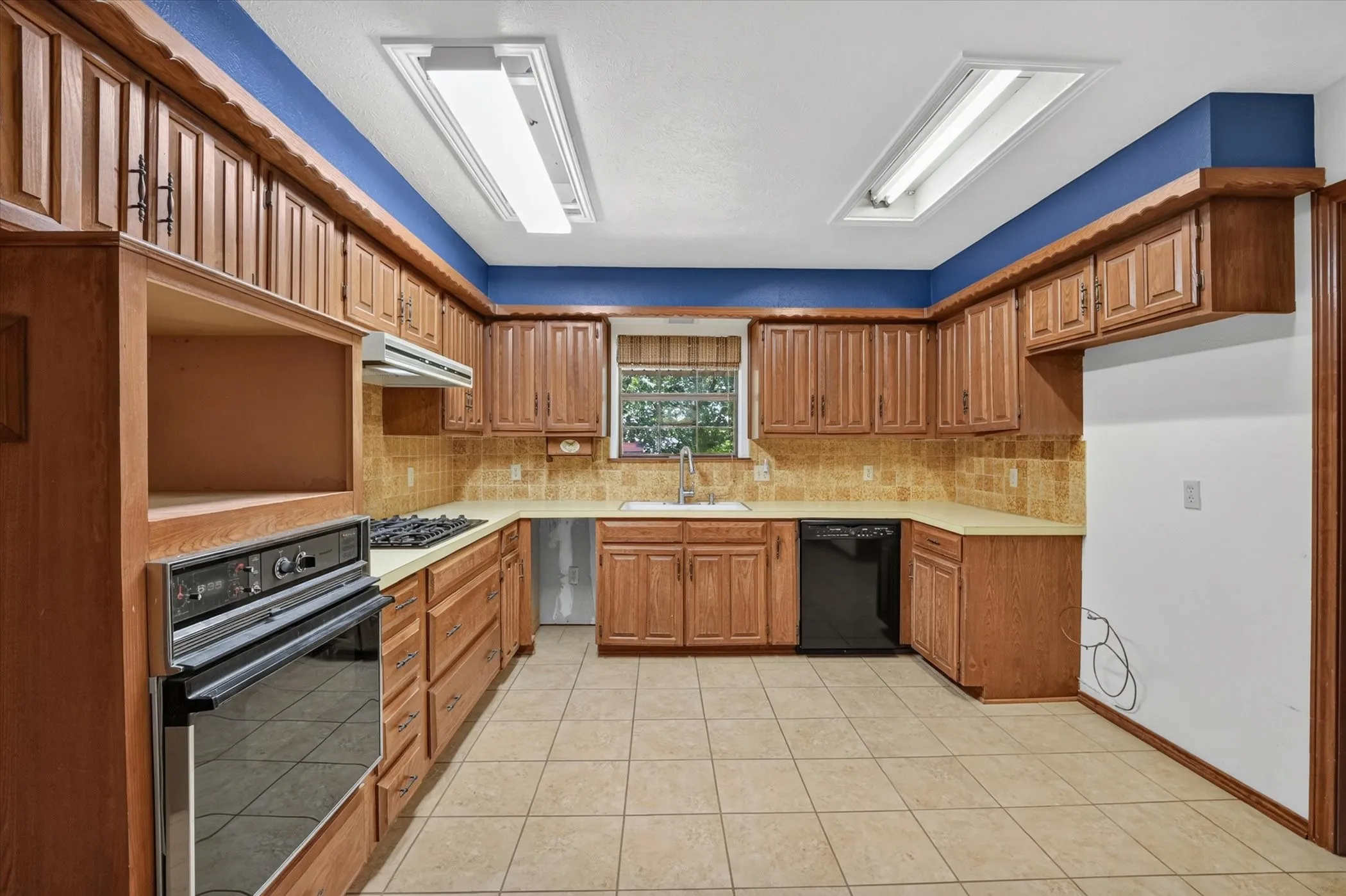 Single Family Residence For Sale in Collin County , 101 Primrose, New Hope, Texas 75071, 3 Bedroom, 2 Bathroom, 2 Garage spaces, 2,366 Sqft, built in 1978, mls#21314619, Real Estate Agent in New Hope, Homes For Sale in Collin county, Homes For Sale in New Hope, Realtor in New Hope Texas, Real Estate Brokerage Independent Realty Texas, Luminita Cordes Realtor
