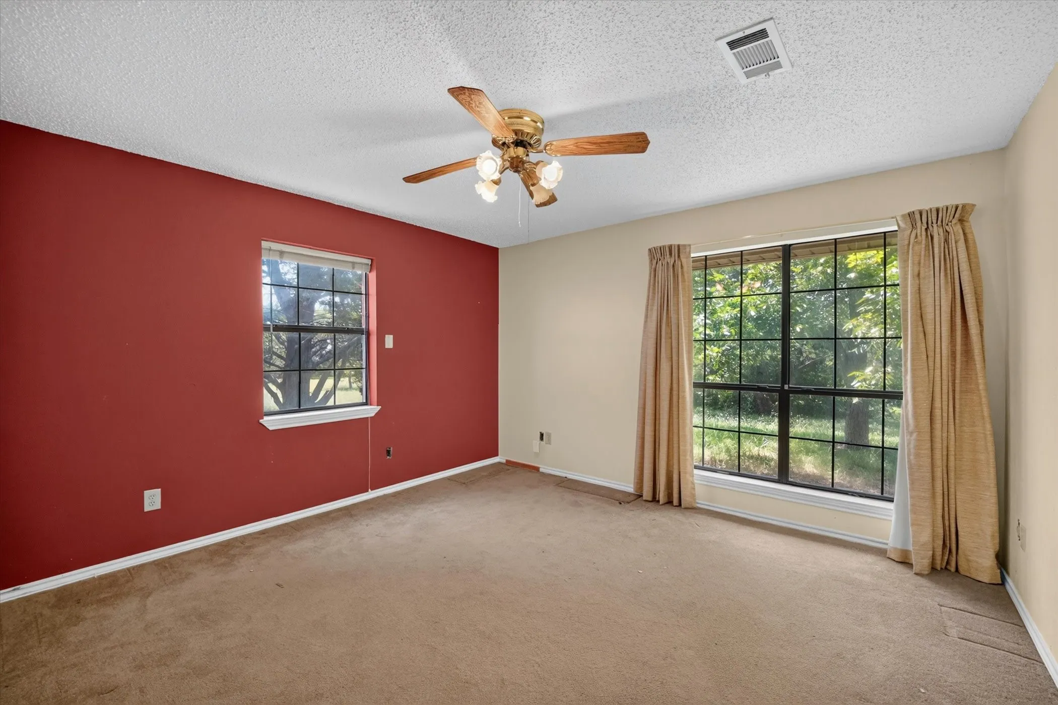 Single Family Residence For Sale in Collin County , 101 Primrose, New Hope, Texas 75071, 3 Bedroom, 2 Bathroom, 2 Garage spaces, 2,366 Sqft, built in 1978, mls#21314619, Real Estate Agent in New Hope, Homes For Sale in Collin county, Homes For Sale in New Hope, Realtor in New Hope Texas, Real Estate Brokerage Independent Realty Texas, Luminita Cordes Realtor