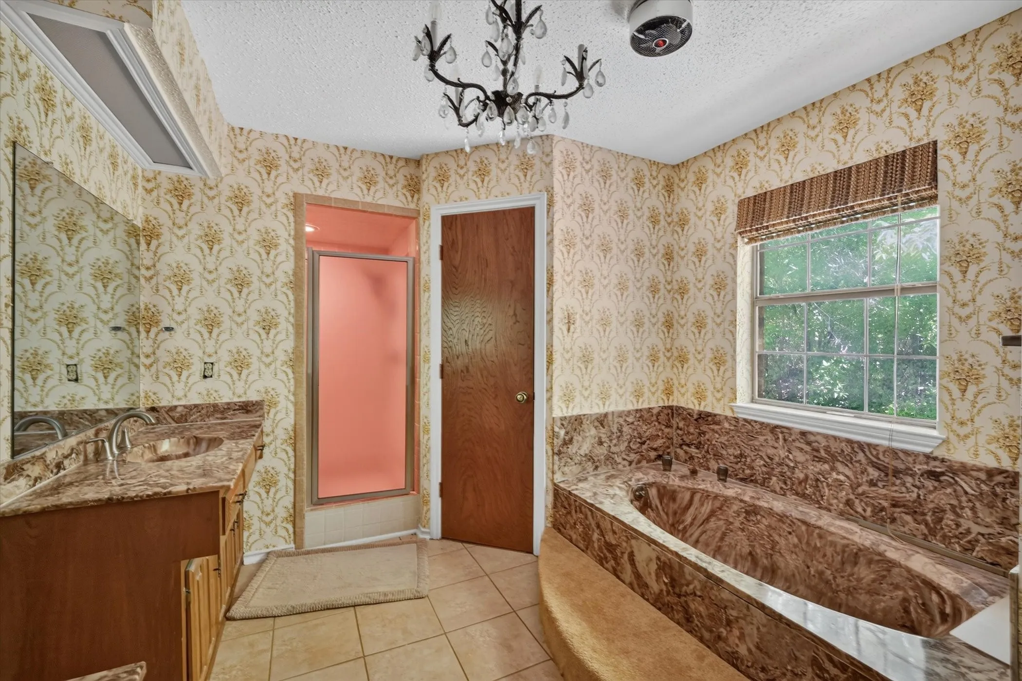 Single Family Residence For Sale in Collin County , 101 Primrose, New Hope, Texas 75071, 3 Bedroom, 2 Bathroom, 2 Garage spaces, 2,366 Sqft, built in 1978, mls#21314619, Real Estate Agent in New Hope, Homes For Sale in Collin county, Homes For Sale in New Hope, Realtor in New Hope Texas, Real Estate Brokerage Independent Realty Texas, Luminita Cordes Realtor