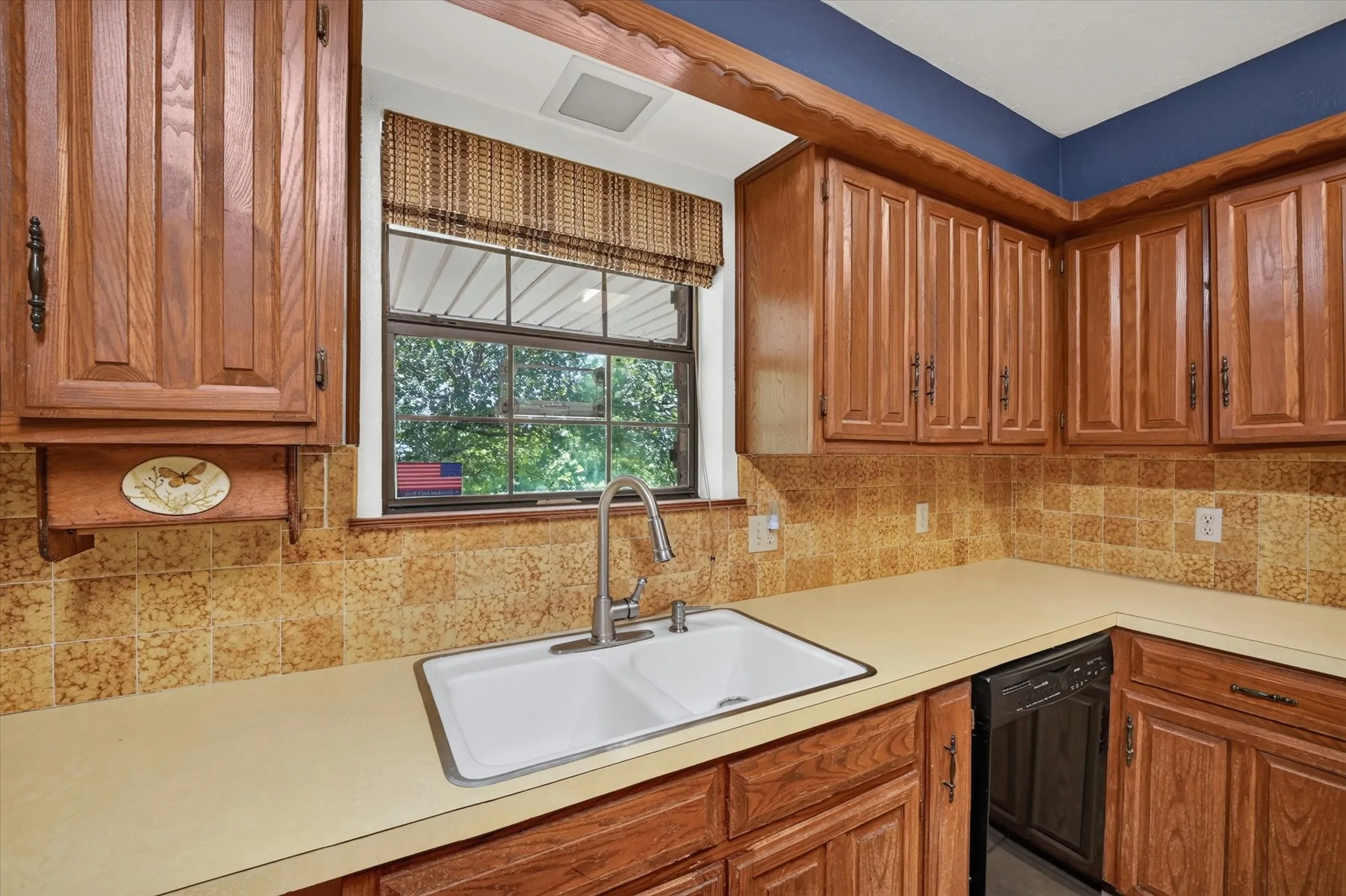 Single Family Residence For Sale in Collin County , 101 Primrose, New Hope, Texas 75071, 3 Bedroom, 2 Bathroom, 2 Garage spaces, 2,366 Sqft, built in 1978, mls#21314619, Real Estate Agent in New Hope, Homes For Sale in Collin county, Homes For Sale in New Hope, Realtor in New Hope Texas, Real Estate Brokerage Independent Realty Texas, Luminita Cordes Realtor