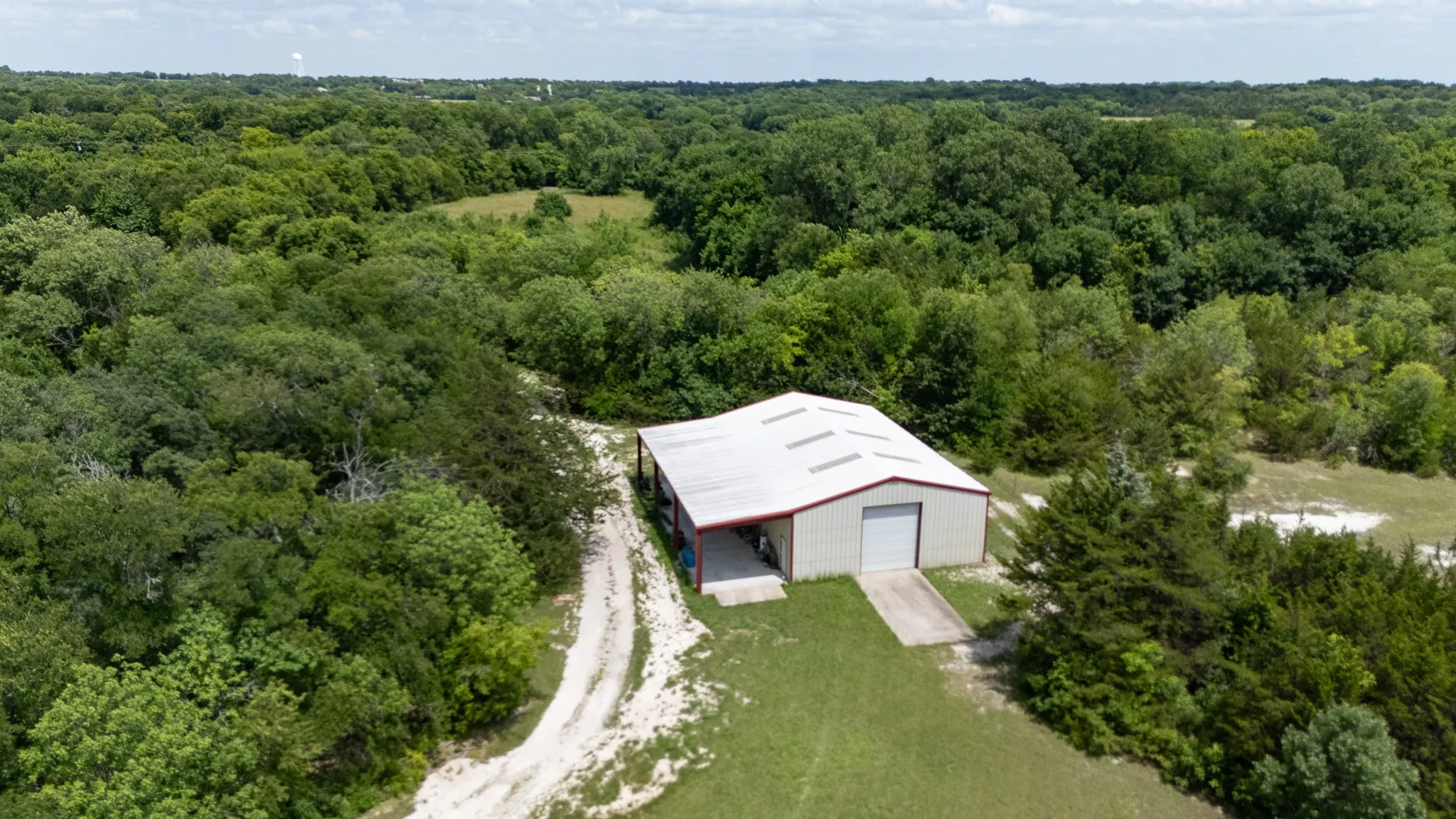 Single Family Residence For Sale in Collin County , 101 Primrose, New Hope, Texas 75071, 3 Bedroom, 2 Bathroom, 2 Garage spaces, 2,366 Sqft, built in 1978, mls#21314619, Real Estate Agent in New Hope, Homes For Sale in Collin county, Homes For Sale in New Hope, Realtor in New Hope Texas, Real Estate Brokerage Independent Realty Texas, Luminita Cordes Realtor