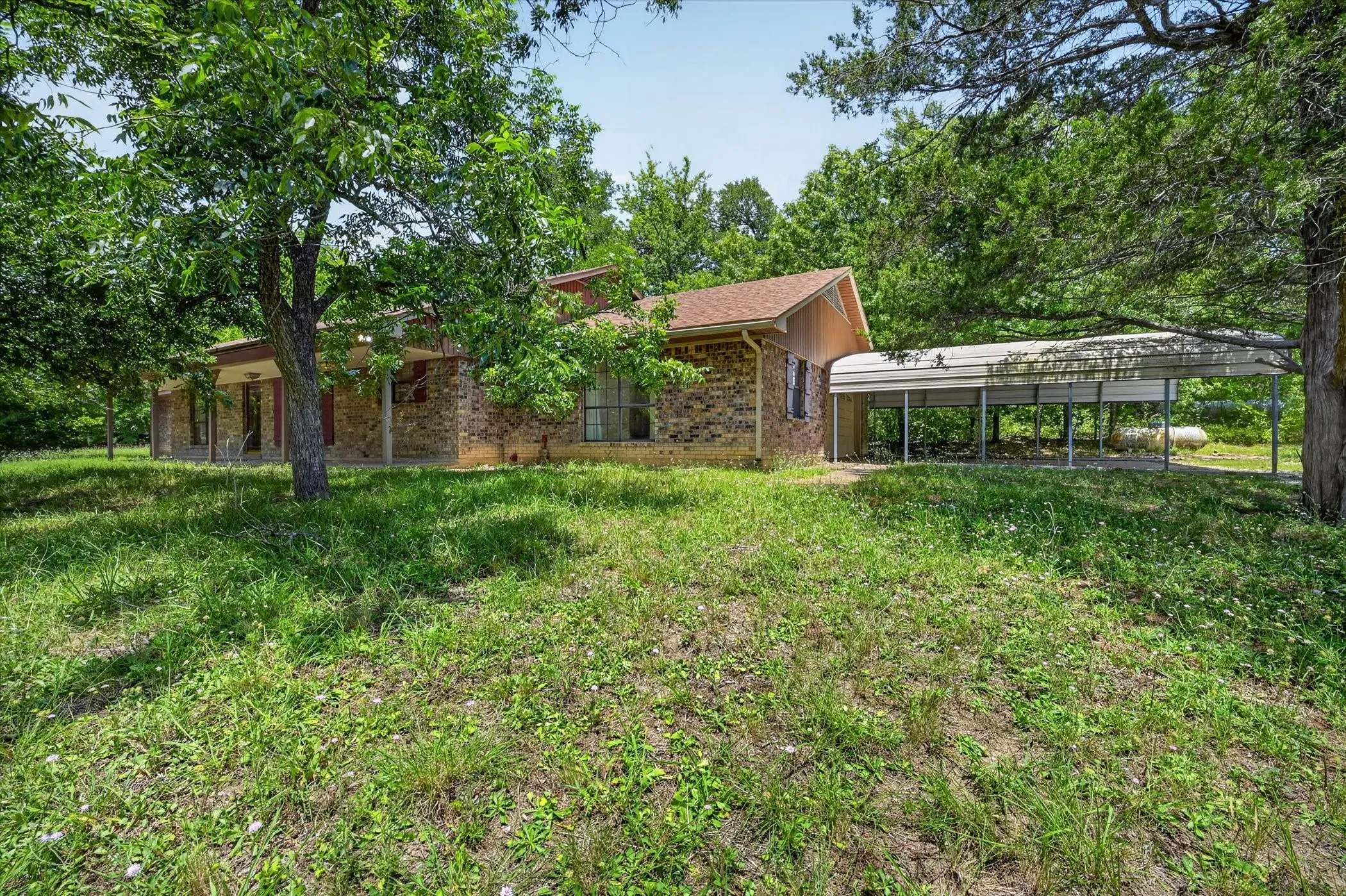 Single Family Residence For Sale in Collin County , 101 Primrose, New Hope, Texas 75071, 3 Bedroom, 2 Bathroom, 2 Garage spaces, 2,366 Sqft, built in 1978, mls#21314619, Real Estate Agent in New Hope, Homes For Sale in Collin county, Homes For Sale in New Hope, Realtor in New Hope Texas, Real Estate Brokerage Independent Realty Texas, Luminita Cordes Realtor