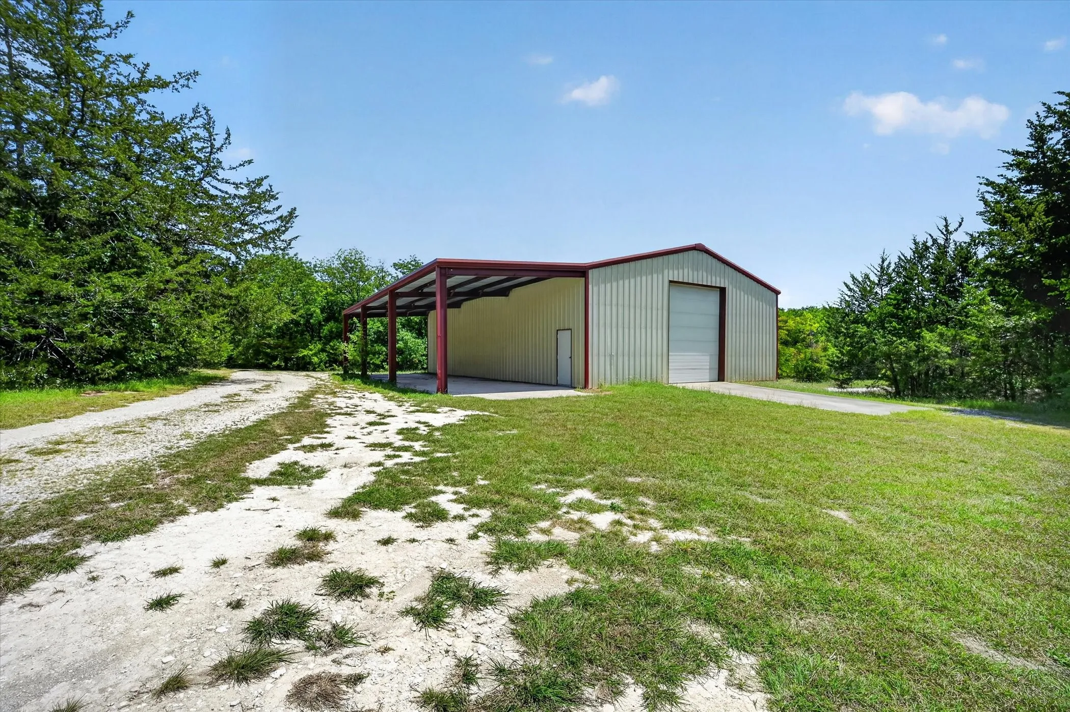 Single Family Residence For Sale in Collin County , 101 Primrose, New Hope, Texas 75071, 3 Bedroom, 2 Bathroom, 2 Garage spaces, 2,366 Sqft, built in 1978, mls#21314619, Real Estate Agent in New Hope, Homes For Sale in Collin county, Homes For Sale in New Hope, Realtor in New Hope Texas, Real Estate Brokerage Independent Realty Texas, Luminita Cordes Realtor