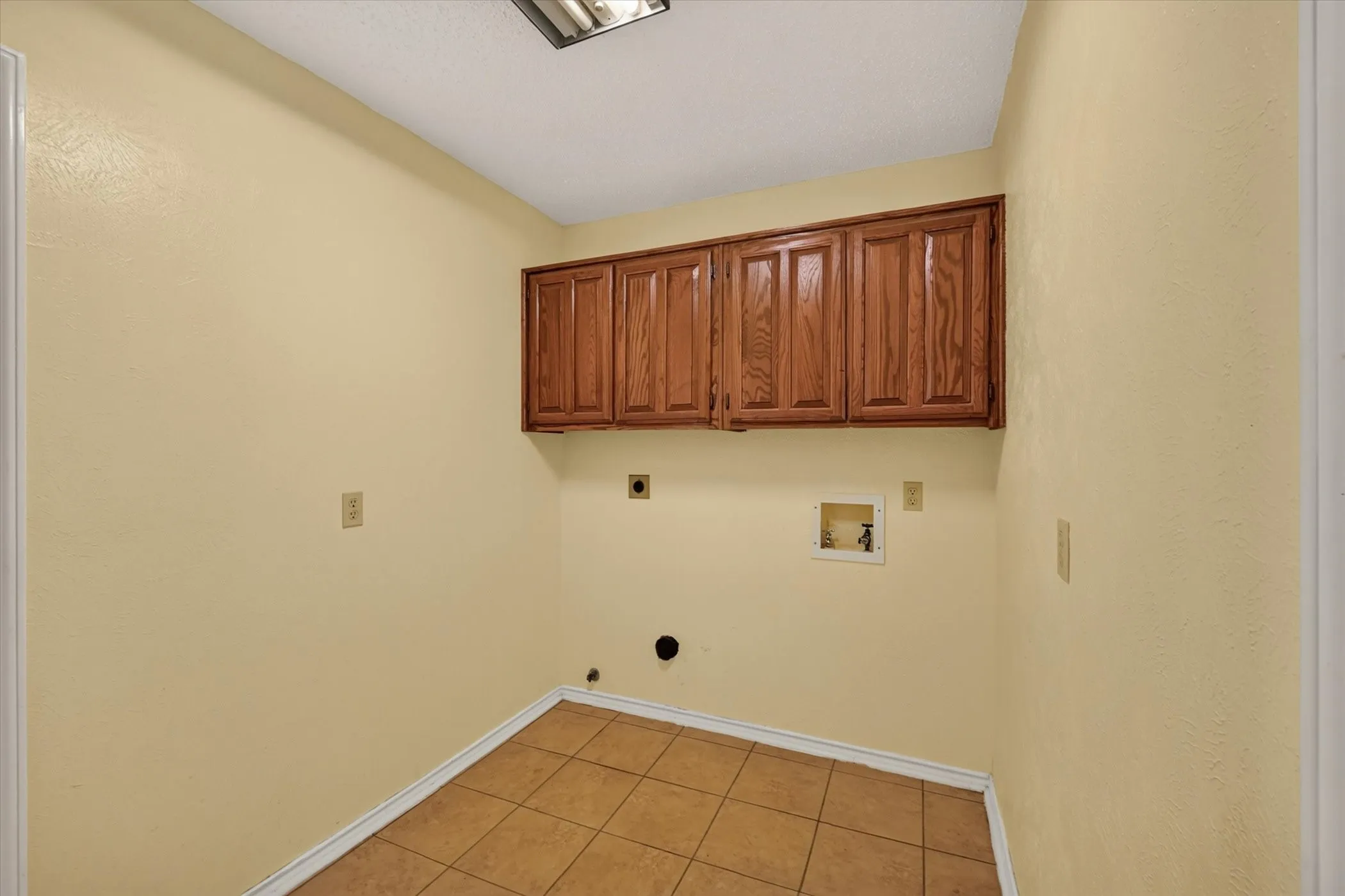 Single Family Residence For Sale in Collin County , 101 Primrose, New Hope, Texas 75071, 3 Bedroom, 2 Bathroom, 2 Garage spaces, 2,366 Sqft, built in 1978, mls#21314619, Real Estate Agent in New Hope, Homes For Sale in Collin county, Homes For Sale in New Hope, Realtor in New Hope Texas, Real Estate Brokerage Independent Realty Texas, Luminita Cordes Realtor