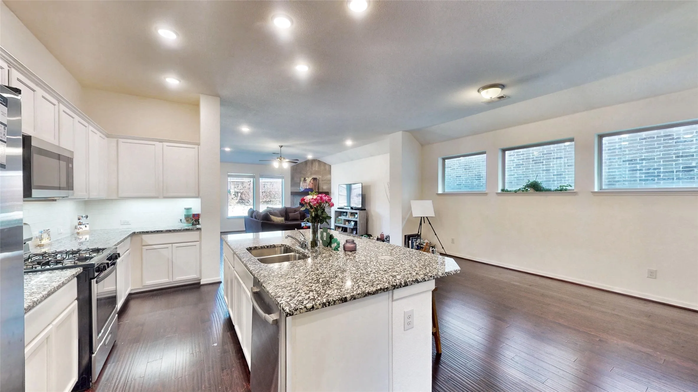 Single Family Residence For Sale in Kaufman County , 1636 Pike Drive, Forney, Texas 75126, 4 Bedroom, 3 Bathroom, 2 Garage spaces, 2,245 Sqft, built in 2017, mls#21314621, Real Estate Agent in Forney, Homes For Sale in Kaufman county, Homes For Sale in Forney, Realtor in Forney Texas, Real Estate Brokerage Independent Realty Texas, Luminita Cordes Realtor
