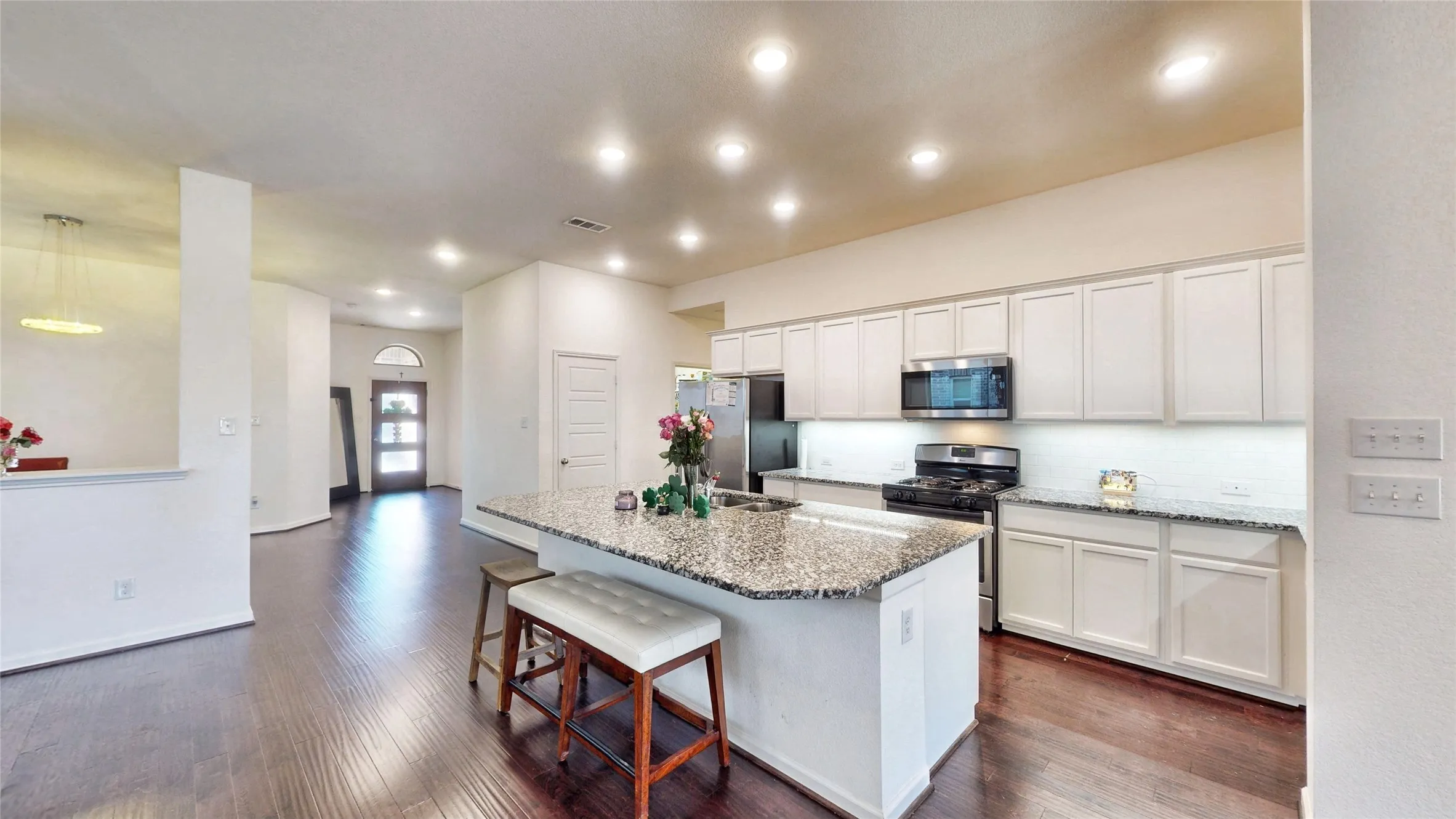 Single Family Residence For Sale in Kaufman County , 1636 Pike Drive, Forney, Texas 75126, 4 Bedroom, 3 Bathroom, 2 Garage spaces, 2,245 Sqft, built in 2017, mls#21314621, Real Estate Agent in Forney, Homes For Sale in Kaufman county, Homes For Sale in Forney, Realtor in Forney Texas, Real Estate Brokerage Independent Realty Texas, Luminita Cordes Realtor