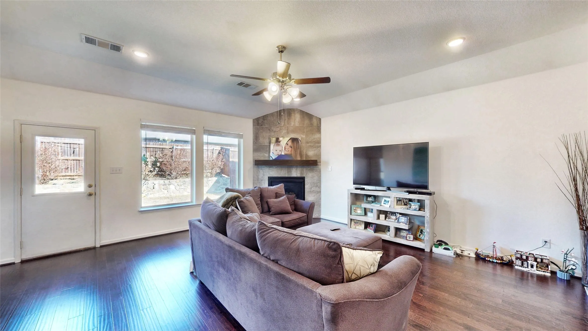Single Family Residence For Sale in Kaufman County , 1636 Pike Drive, Forney, Texas 75126, 4 Bedroom, 3 Bathroom, 2 Garage spaces, 2,245 Sqft, built in 2017, mls#21314621, Real Estate Agent in Forney, Homes For Sale in Kaufman county, Homes For Sale in Forney, Realtor in Forney Texas, Real Estate Brokerage Independent Realty Texas, Luminita Cordes Realtor