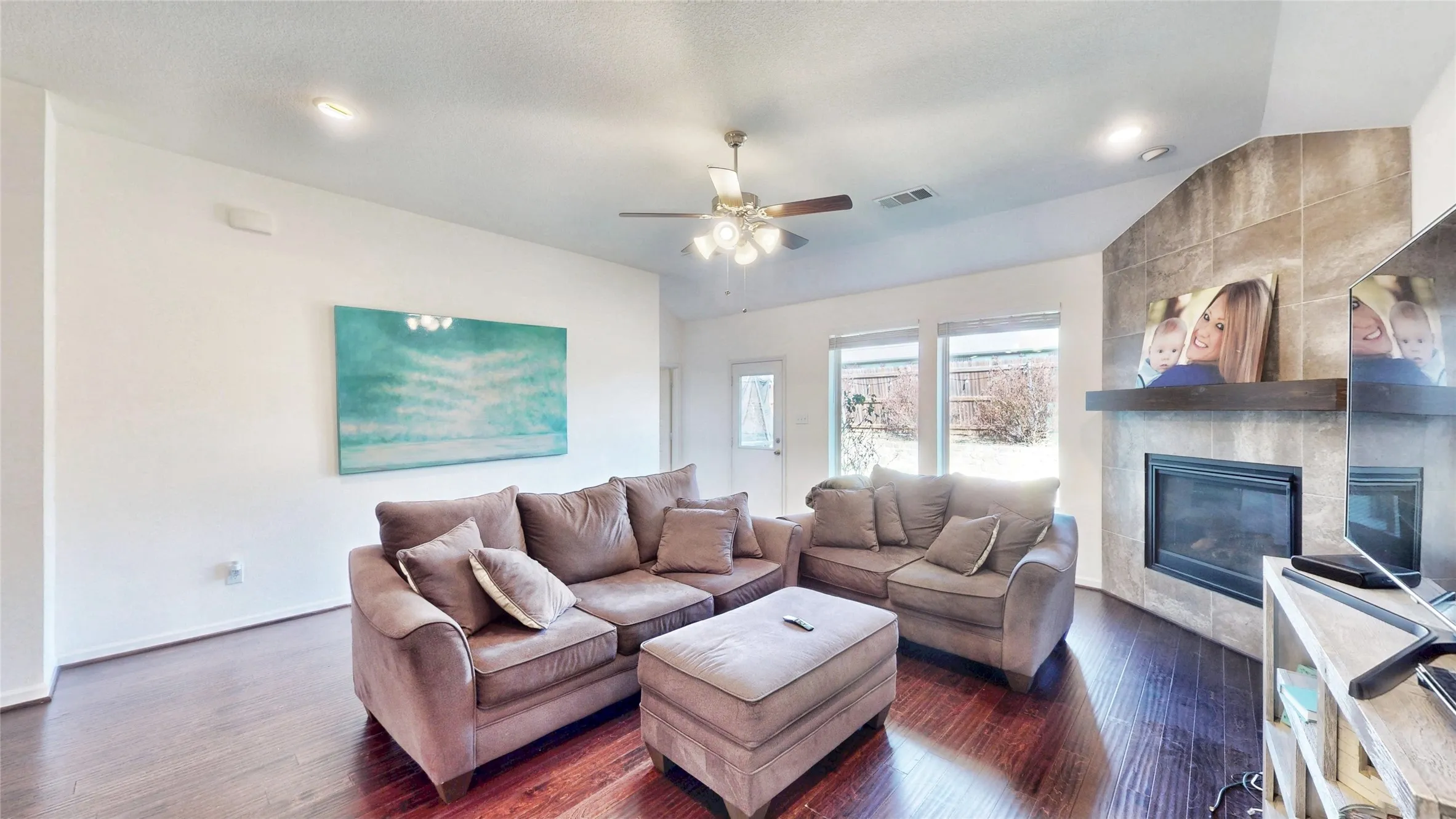 Single Family Residence For Sale in Kaufman County , 1636 Pike Drive, Forney, Texas 75126, 4 Bedroom, 3 Bathroom, 2 Garage spaces, 2,245 Sqft, built in 2017, mls#21314621, Real Estate Agent in Forney, Homes For Sale in Kaufman county, Homes For Sale in Forney, Realtor in Forney Texas, Real Estate Brokerage Independent Realty Texas, Luminita Cordes Realtor