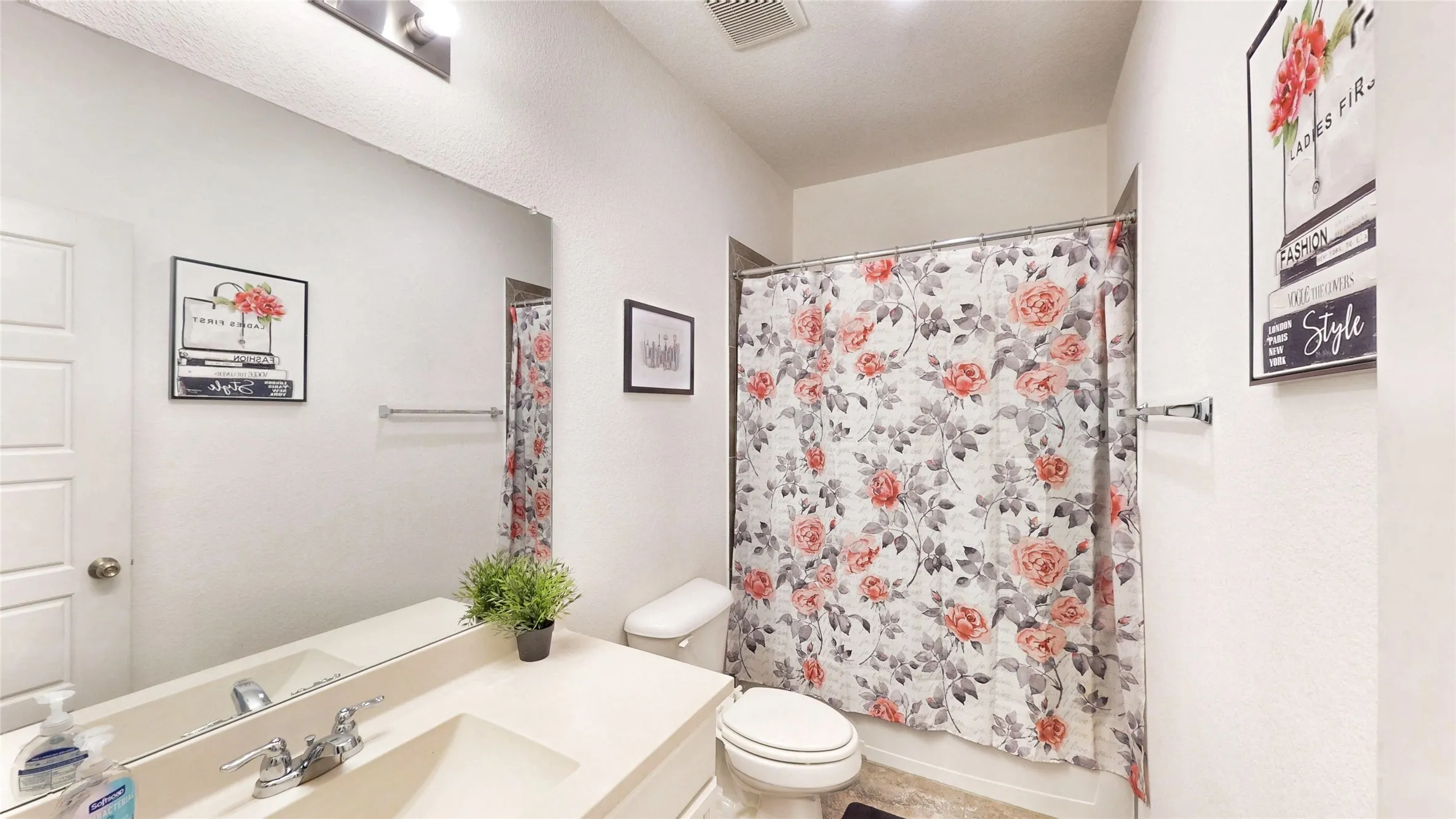 Single Family Residence For Sale in Kaufman County , 1636 Pike Drive, Forney, Texas 75126, 4 Bedroom, 3 Bathroom, 2 Garage spaces, 2,245 Sqft, built in 2017, mls#21314621, Real Estate Agent in Forney, Homes For Sale in Kaufman county, Homes For Sale in Forney, Realtor in Forney Texas, Real Estate Brokerage Independent Realty Texas, Luminita Cordes Realtor