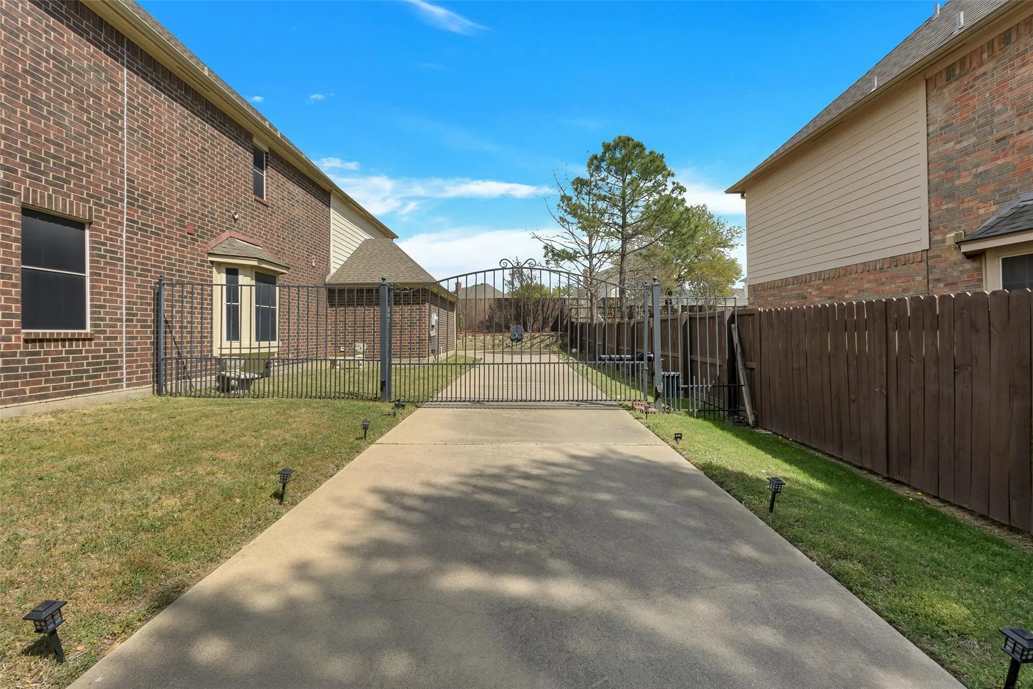 Single Family Residence For Rent in Tarrant County , 205 Bob O Link Drive, Southlake, Texas 76092, 5 Bedrooms, 4 Bathrooms, 3 Garage spaces, 5,163 Sqft, built in 1996, Price $6,250, mls#21314622, Real Estate Agent in Southlake, Homes For Rent in Tarrant county, Homes For Rent in Southlake, Realtor in Southlake Texas, Real Estate Brokerage Independent Realty Texas, Luminita Cordes Realtor