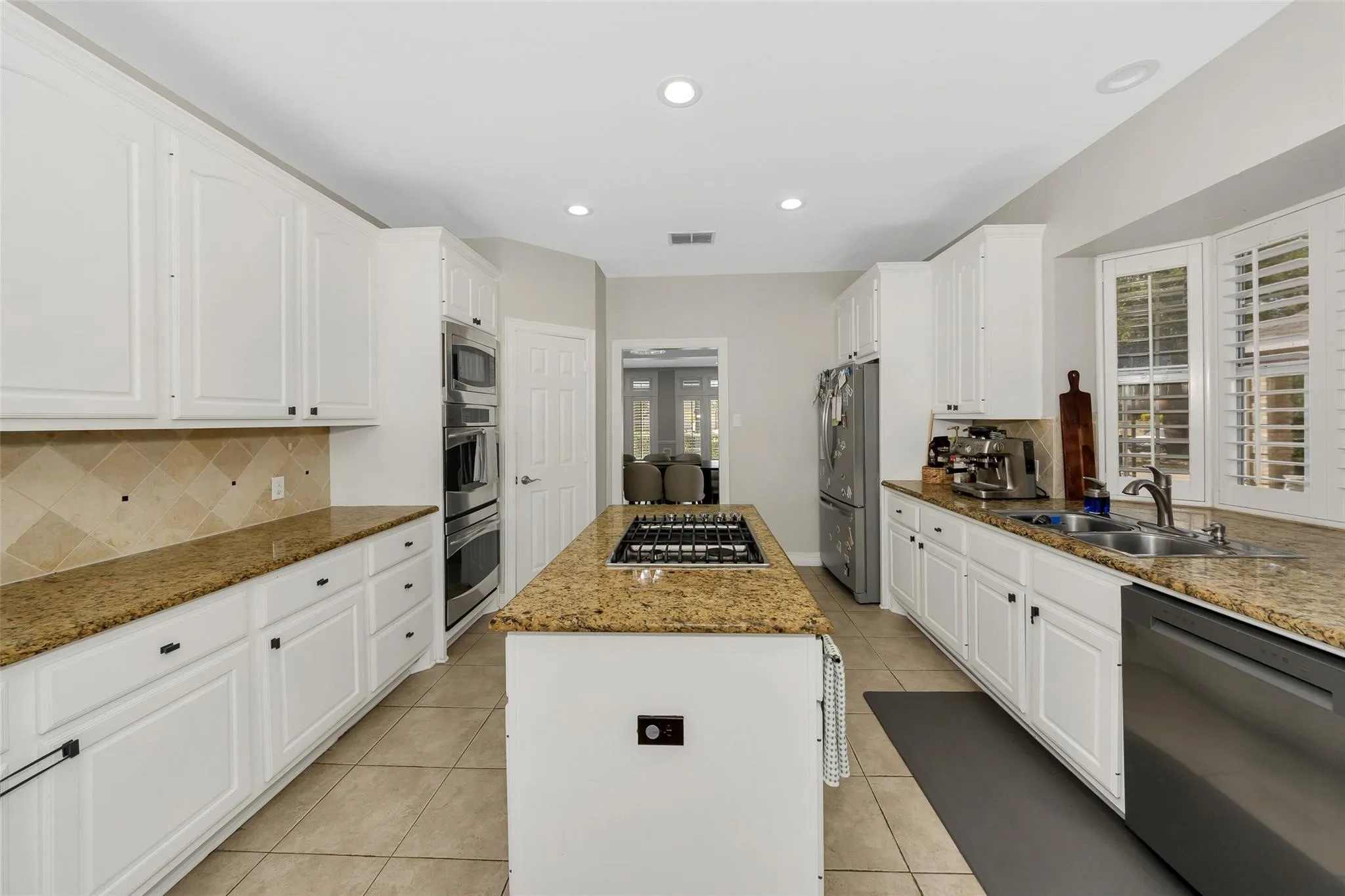 Single Family Residence For Rent in Tarrant County , 205 Bob O Link Drive, Southlake, Texas 76092, 5 Bedrooms, 4 Bathrooms, 3 Garage spaces, 5,163 Sqft, built in 1996, Price $6,250, mls#21314622, Real Estate Agent in Southlake, Homes For Rent in Tarrant county, Homes For Rent in Southlake, Realtor in Southlake Texas, Real Estate Brokerage Independent Realty Texas, Luminita Cordes Realtor