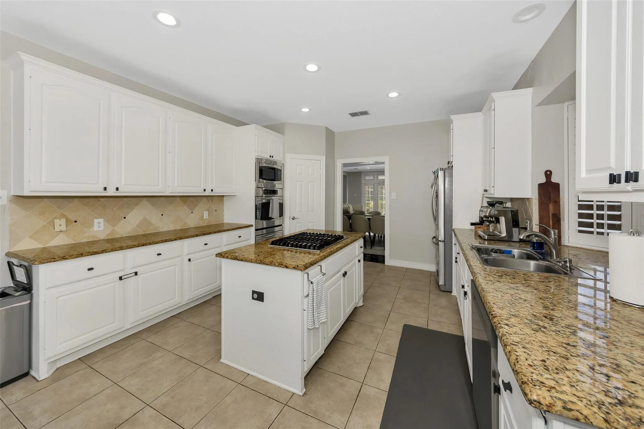 Single Family Residence For Rent in Tarrant County , 205 Bob O Link Drive, Southlake, Texas 76092, 5 Bedrooms, 4 Bathrooms, 3 Garage spaces, 5,163 Sqft, built in 1996, Price $6,250, mls#21314622, Real Estate Agent in Southlake, Homes For Rent in Tarrant county, Homes For Rent in Southlake, Realtor in Southlake Texas, Real Estate Brokerage Independent Realty Texas, Luminita Cordes Realtor