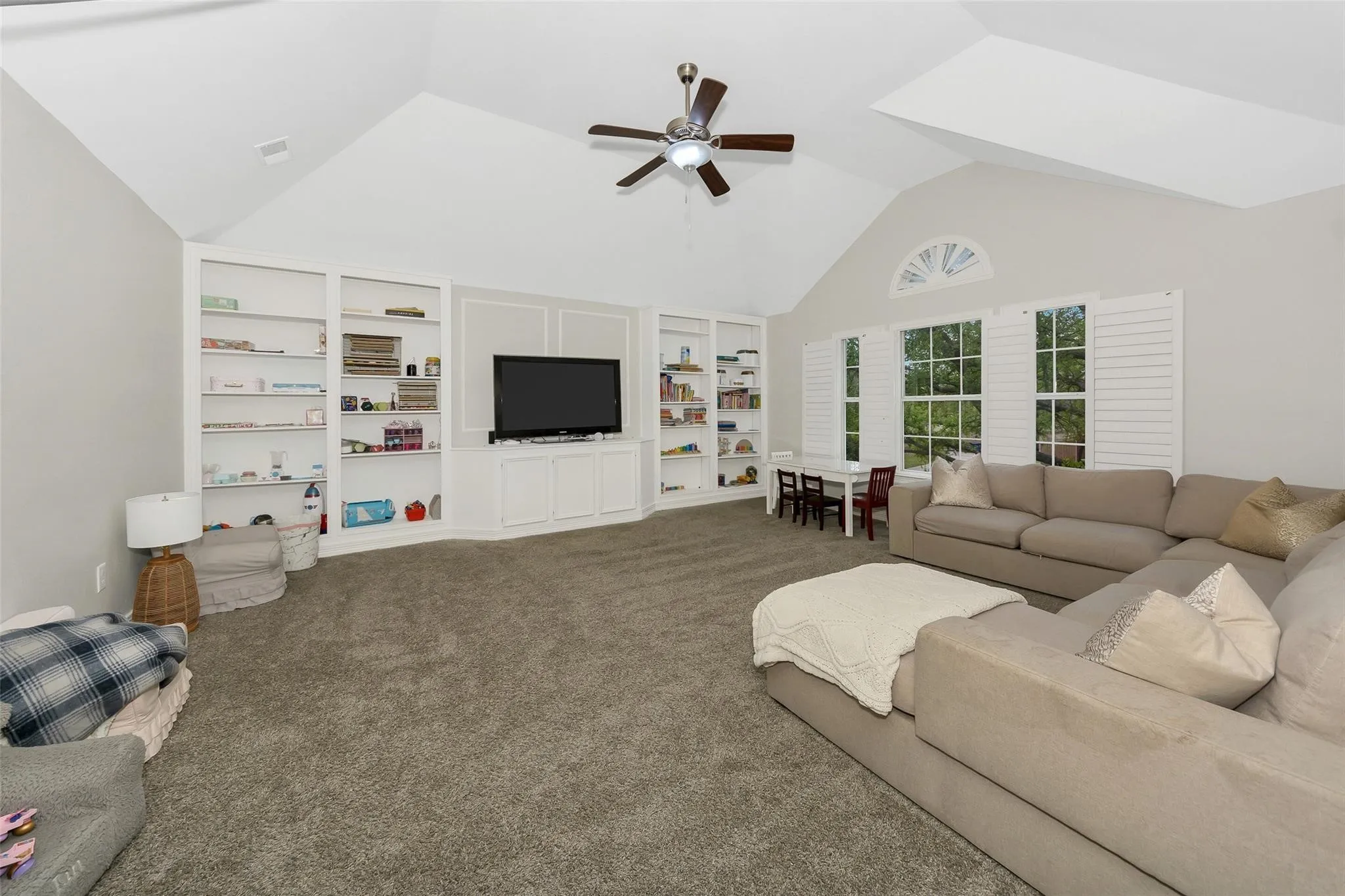 Single Family Residence For Rent in Tarrant County , 205 Bob O Link Drive, Southlake, Texas 76092, 5 Bedrooms, 4 Bathrooms, 3 Garage spaces, 5,163 Sqft, built in 1996, Price $6,250, mls#21314622, Real Estate Agent in Southlake, Homes For Rent in Tarrant county, Homes For Rent in Southlake, Realtor in Southlake Texas, Real Estate Brokerage Independent Realty Texas, Luminita Cordes Realtor