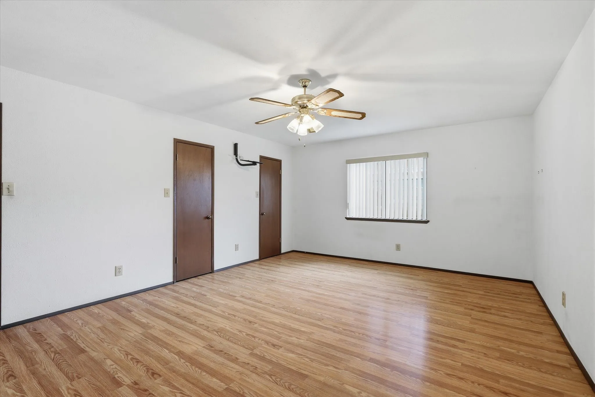 Single Family Residence For Sale in Dallas County , 2929 Silverdale Lane, Garland, Texas 75044, 3 Bedroom, 2 Bathroom, 2 Garage spaces, 1,914 Sqft, built in 1979, mls#21314560, Real Estate Agent in Garland, Homes For Sale in Dallas county, Homes For Sale in Garland, Realtor in Garland Texas, Real Estate Brokerage Independent Realty Texas, Luminita Cordes Realtor