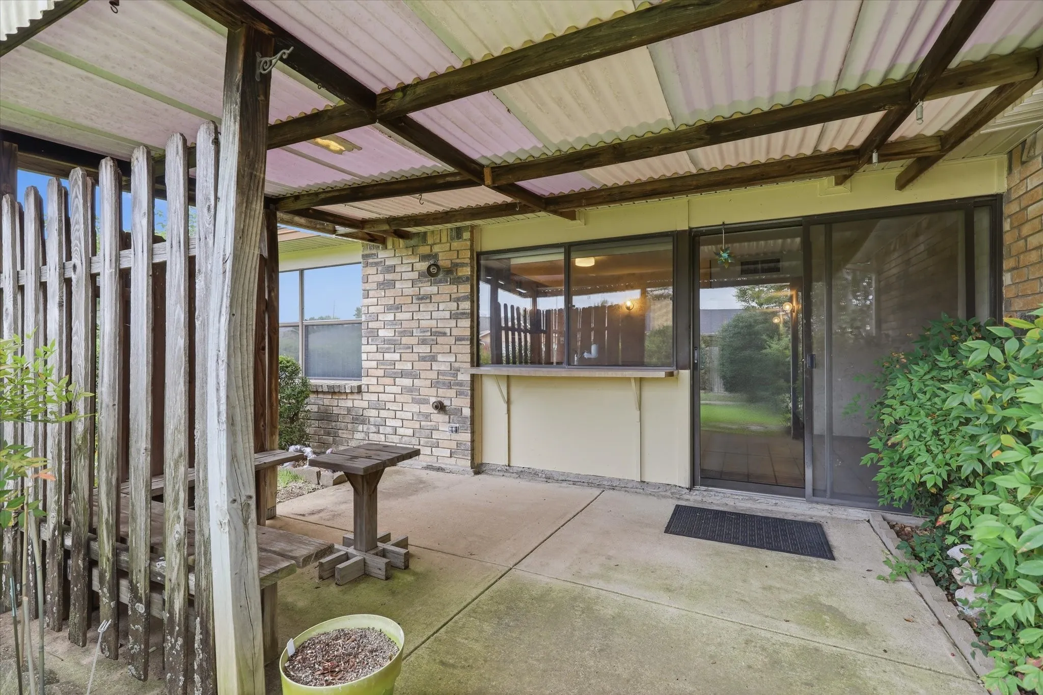 Single Family Residence For Sale in Dallas County , 2929 Silverdale Lane, Garland, Texas 75044, 3 Bedroom, 2 Bathroom, 2 Garage spaces, 1,914 Sqft, built in 1979, mls#21314560, Real Estate Agent in Garland, Homes For Sale in Dallas county, Homes For Sale in Garland, Realtor in Garland Texas, Real Estate Brokerage Independent Realty Texas, Luminita Cordes Realtor