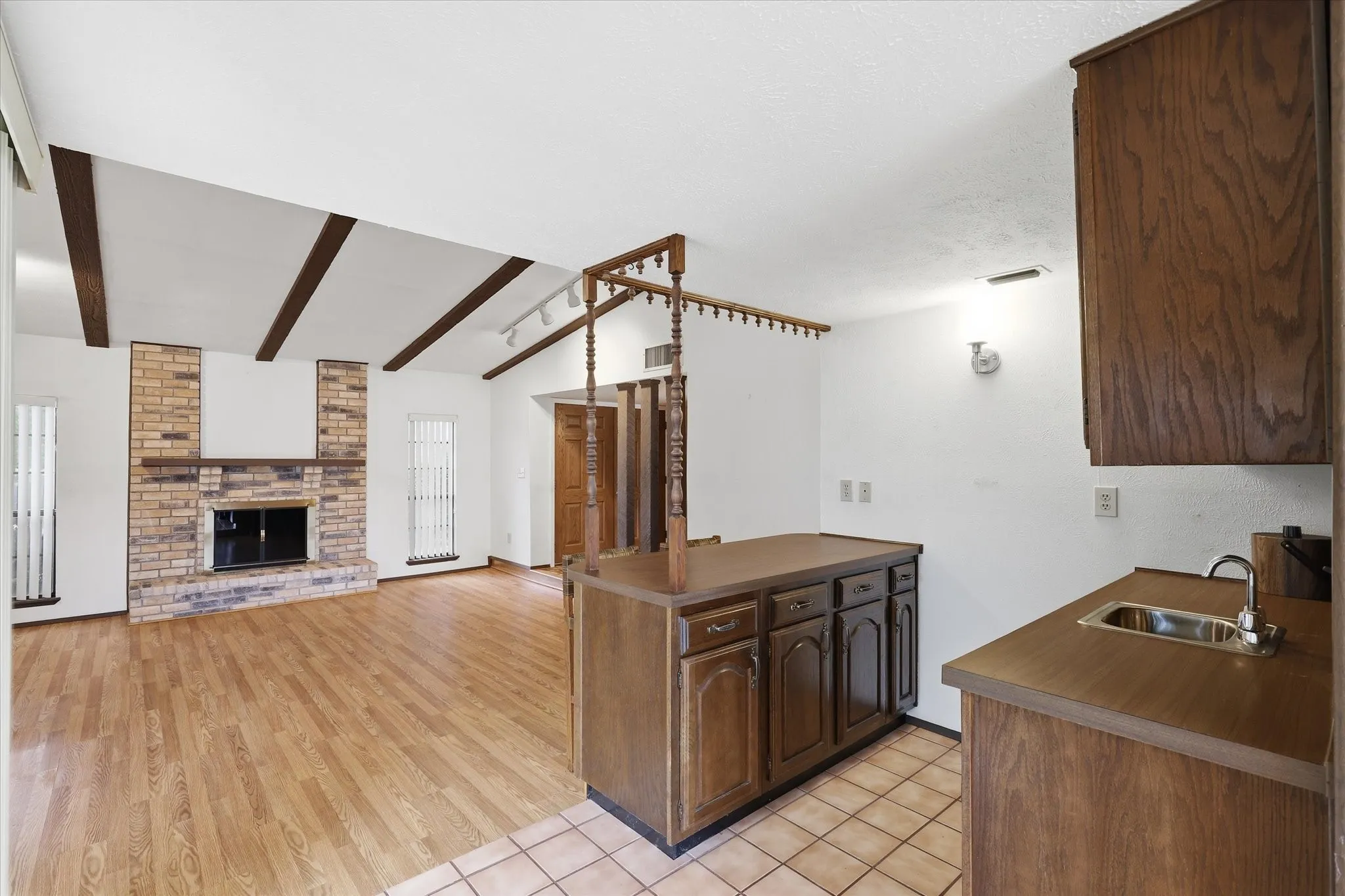 Single Family Residence For Sale in Dallas County , 2929 Silverdale Lane, Garland, Texas 75044, 3 Bedroom, 2 Bathroom, 2 Garage spaces, 1,914 Sqft, built in 1979, mls#21314560, Real Estate Agent in Garland, Homes For Sale in Dallas county, Homes For Sale in Garland, Realtor in Garland Texas, Real Estate Brokerage Independent Realty Texas, Luminita Cordes Realtor
