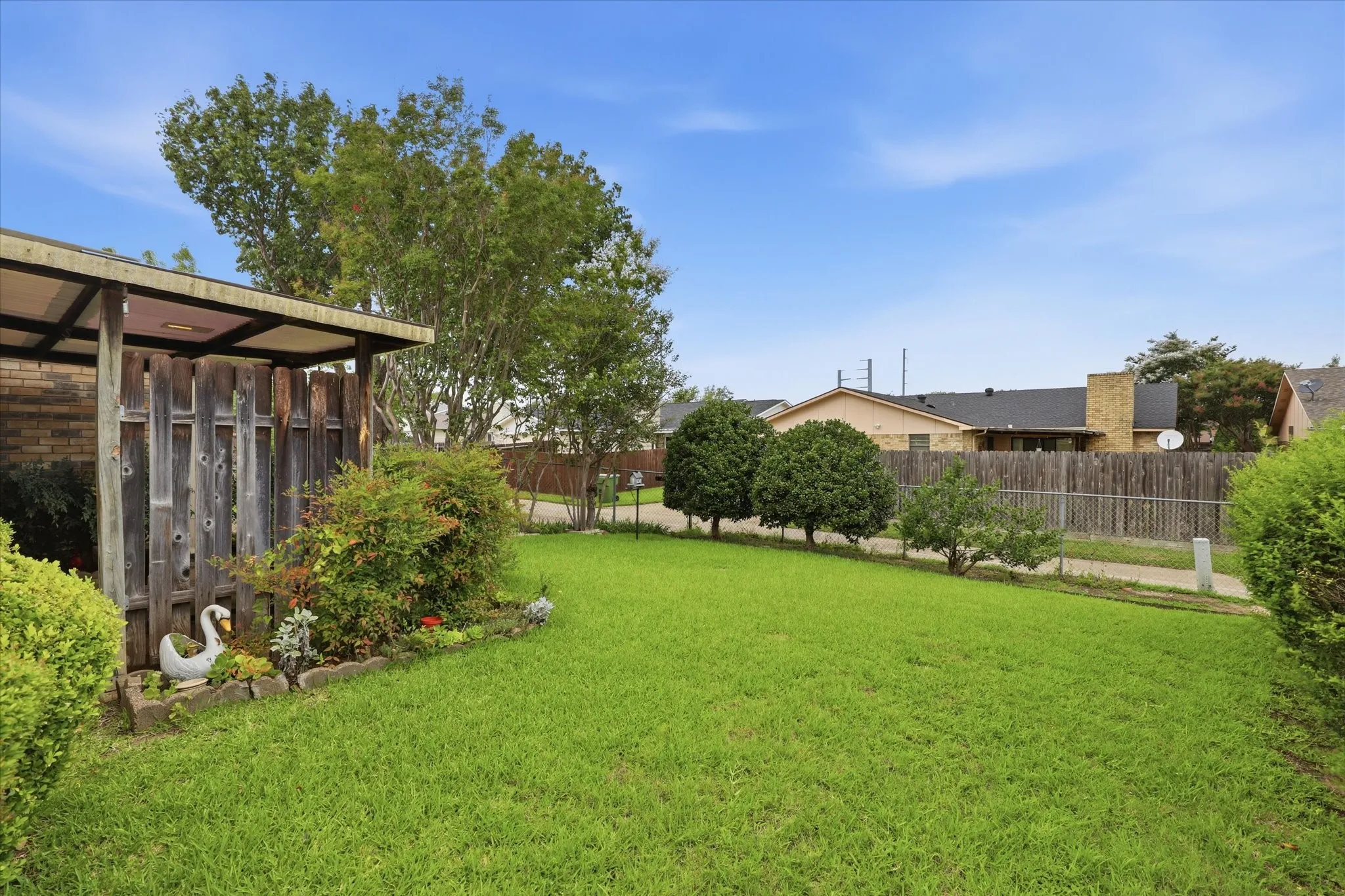 Single Family Residence For Sale in Dallas County , 2929 Silverdale Lane, Garland, Texas 75044, 3 Bedroom, 2 Bathroom, 2 Garage spaces, 1,914 Sqft, built in 1979, mls#21314560, Real Estate Agent in Garland, Homes For Sale in Dallas county, Homes For Sale in Garland, Realtor in Garland Texas, Real Estate Brokerage Independent Realty Texas, Luminita Cordes Realtor