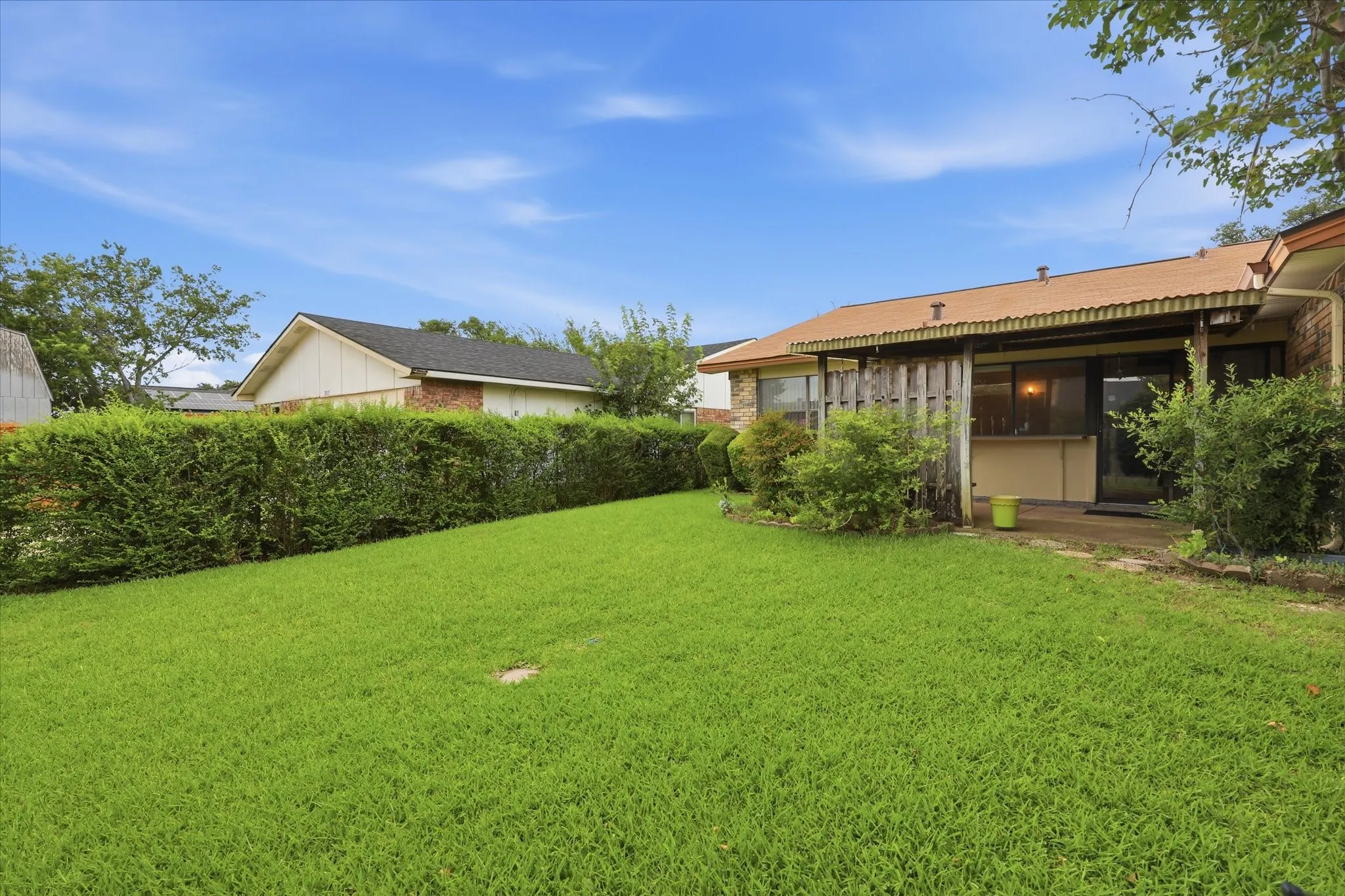 Single Family Residence For Sale in Dallas County , 2929 Silverdale Lane, Garland, Texas 75044, 3 Bedroom, 2 Bathroom, 2 Garage spaces, 1,914 Sqft, built in 1979, mls#21314560, Real Estate Agent in Garland, Homes For Sale in Dallas county, Homes For Sale in Garland, Realtor in Garland Texas, Real Estate Brokerage Independent Realty Texas, Luminita Cordes Realtor