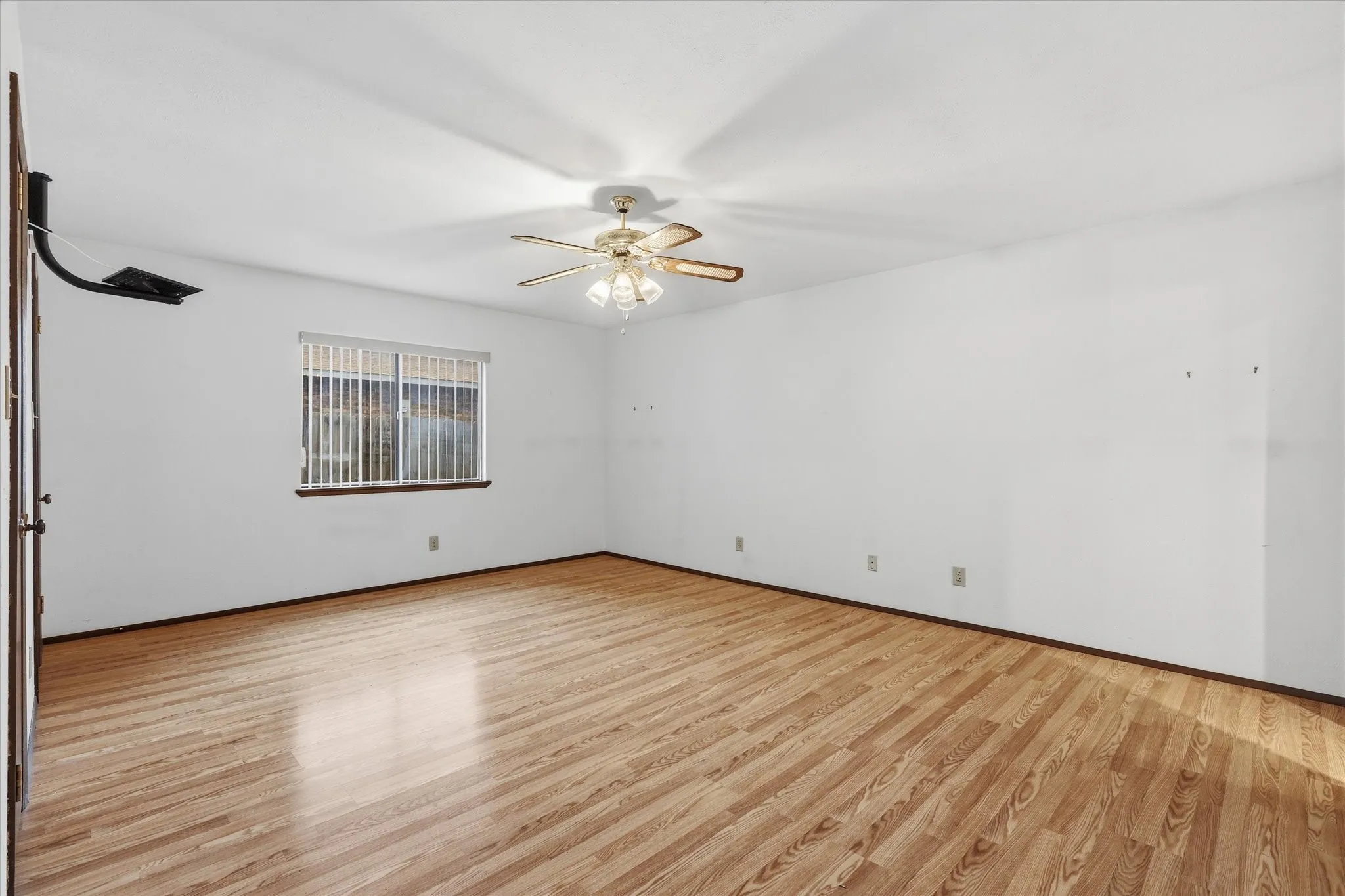 Single Family Residence For Sale in Dallas County , 2929 Silverdale Lane, Garland, Texas 75044, 3 Bedroom, 2 Bathroom, 2 Garage spaces, 1,914 Sqft, built in 1979, mls#21314560, Real Estate Agent in Garland, Homes For Sale in Dallas county, Homes For Sale in Garland, Realtor in Garland Texas, Real Estate Brokerage Independent Realty Texas, Luminita Cordes Realtor