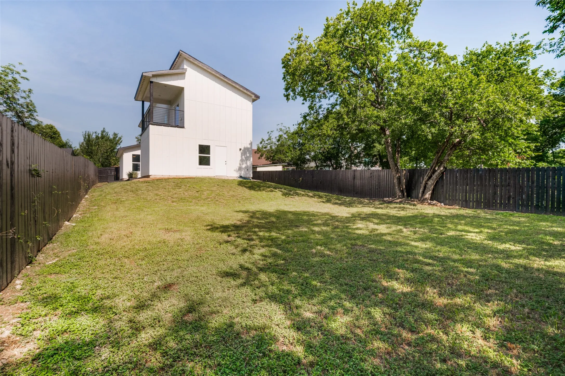 Single Family Residence For Sale in Dallas County , 512 Phinney Avenue, Cockrell Hill, Texas 75211, 4 Bedroom, 4 Bathroom, 2 Garage spaces, 2,628 Sqft, built in 2025, mls#21314627, Real Estate Agent in Cockrell Hill, Homes For Sale in Dallas county, Homes For Sale in Cockrell Hill, Realtor in Cockrell Hill Texas, Real Estate Brokerage Independent Realty Texas, Luminita Cordes Realtor