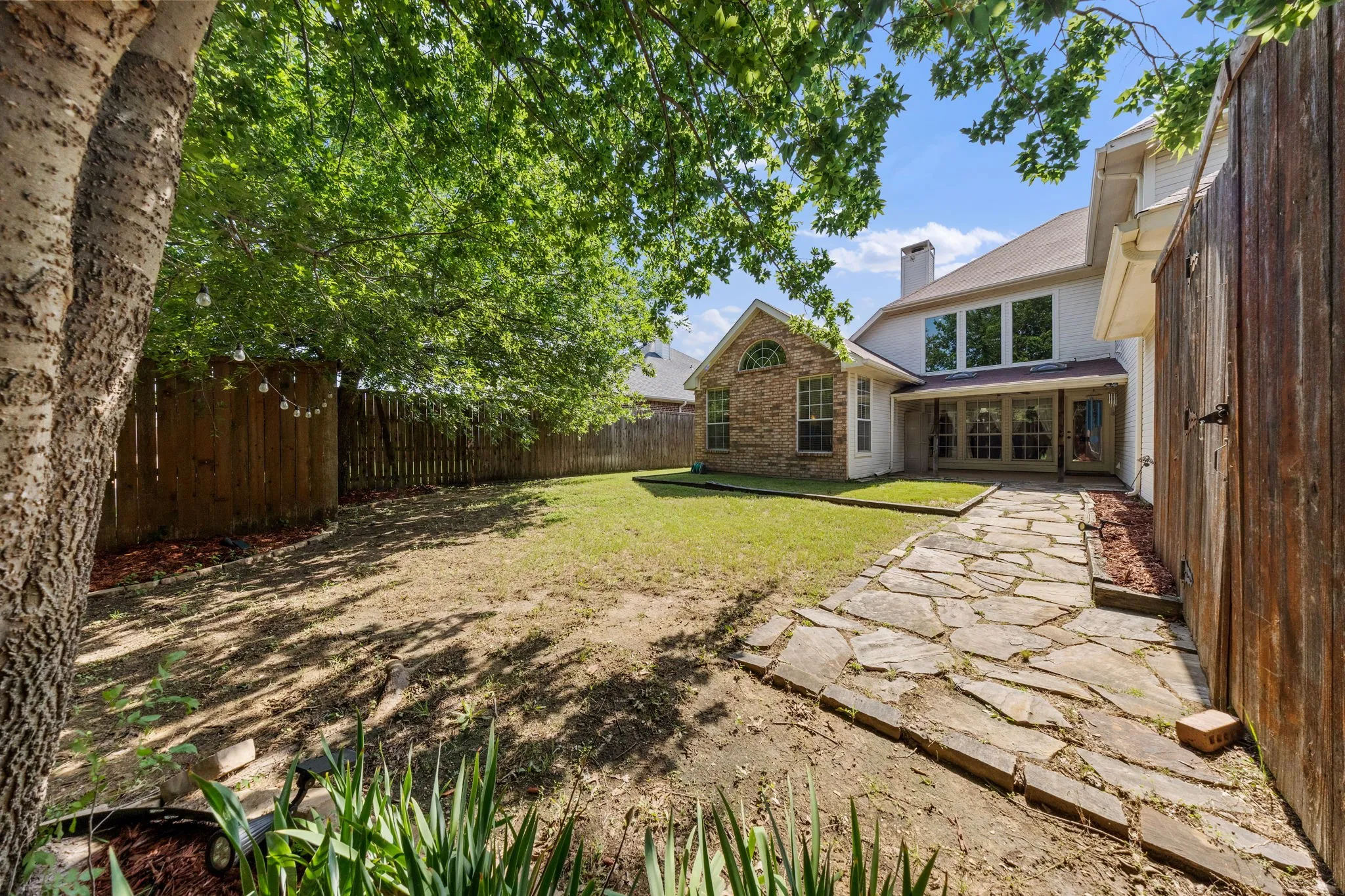 Single Family Residence For Sale in Collin County , 751 Yellowstone Drive, Allen, Texas 75002, 5 Bedroom, 3 Bathroom, 2 Garage spaces, 3,156 Sqft, built in 1998, mls#21311128, Real Estate Agent in Allen, Homes For Sale in Collin county, Homes For Sale in Allen, Realtor in Allen Texas, Real Estate Brokerage Independent Realty Texas, Luminita Cordes Realtor