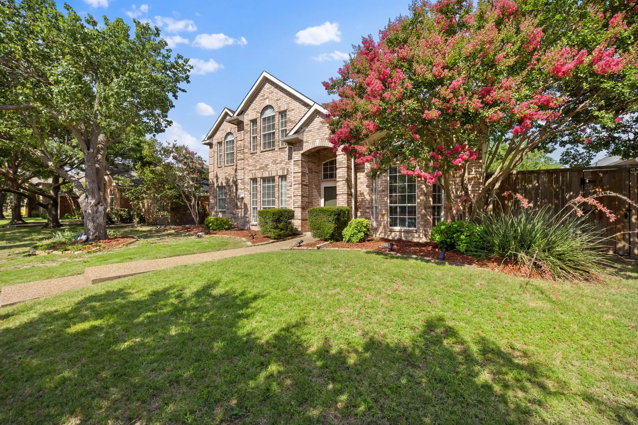 Single Family Residence For Sale in Collin County , 751 Yellowstone Drive, Allen, Texas 75002, 5 Bedroom, 3 Bathroom, 2 Garage spaces, 3,156 Sqft, built in 1998, mls#21311128, Real Estate Agent in Allen, Homes For Sale in Collin county, Homes For Sale in Allen, Realtor in Allen Texas, Real Estate Brokerage Independent Realty Texas, Luminita Cordes Realtor