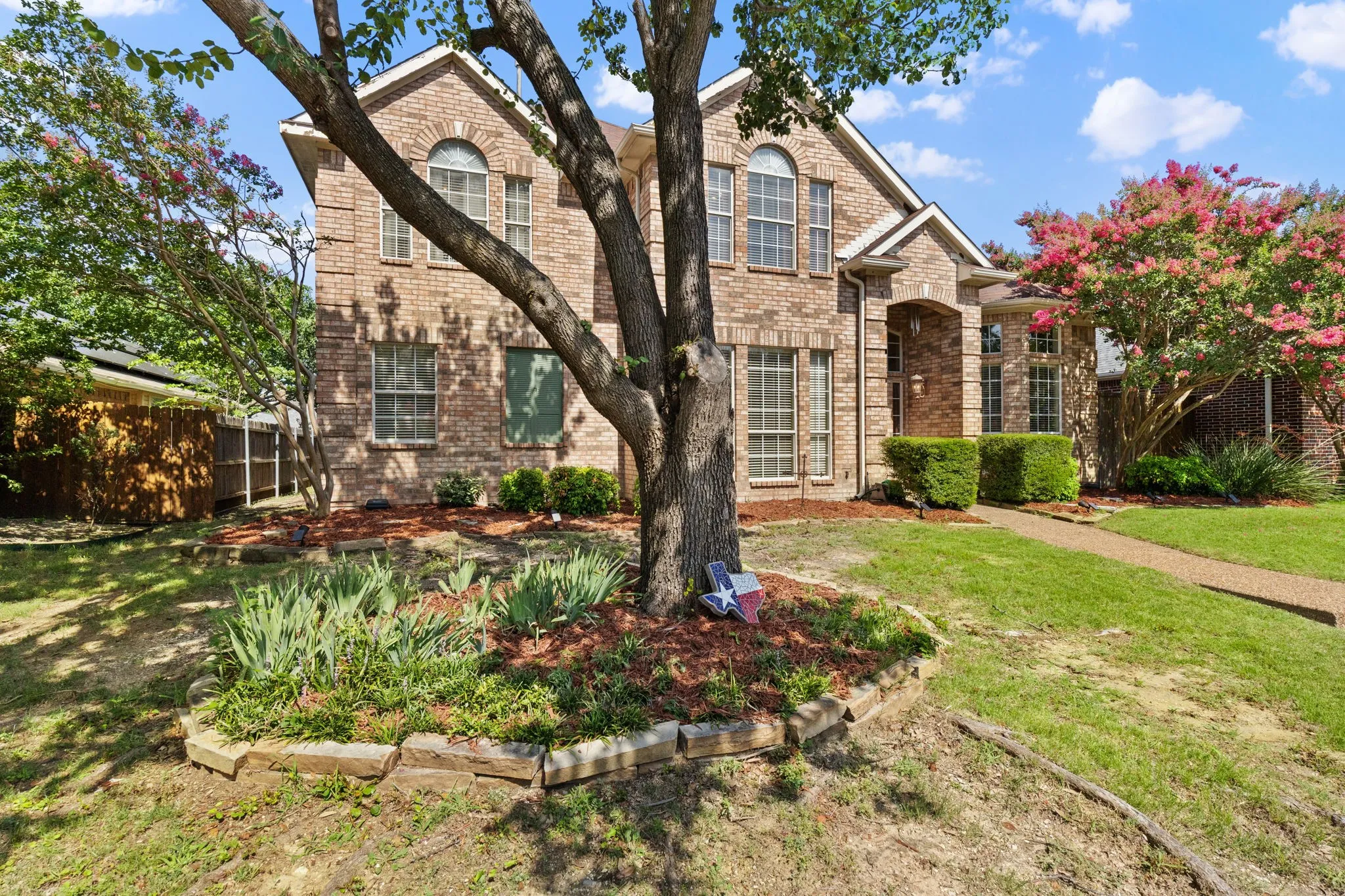 Single Family Residence For Sale in Collin County , 751 Yellowstone Drive, Allen, Texas 75002, 5 Bedroom, 3 Bathroom, 2 Garage spaces, 3,156 Sqft, built in 1998, mls#21311128, Real Estate Agent in Allen, Homes For Sale in Collin county, Homes For Sale in Allen, Realtor in Allen Texas, Real Estate Brokerage Independent Realty Texas, Luminita Cordes Realtor
